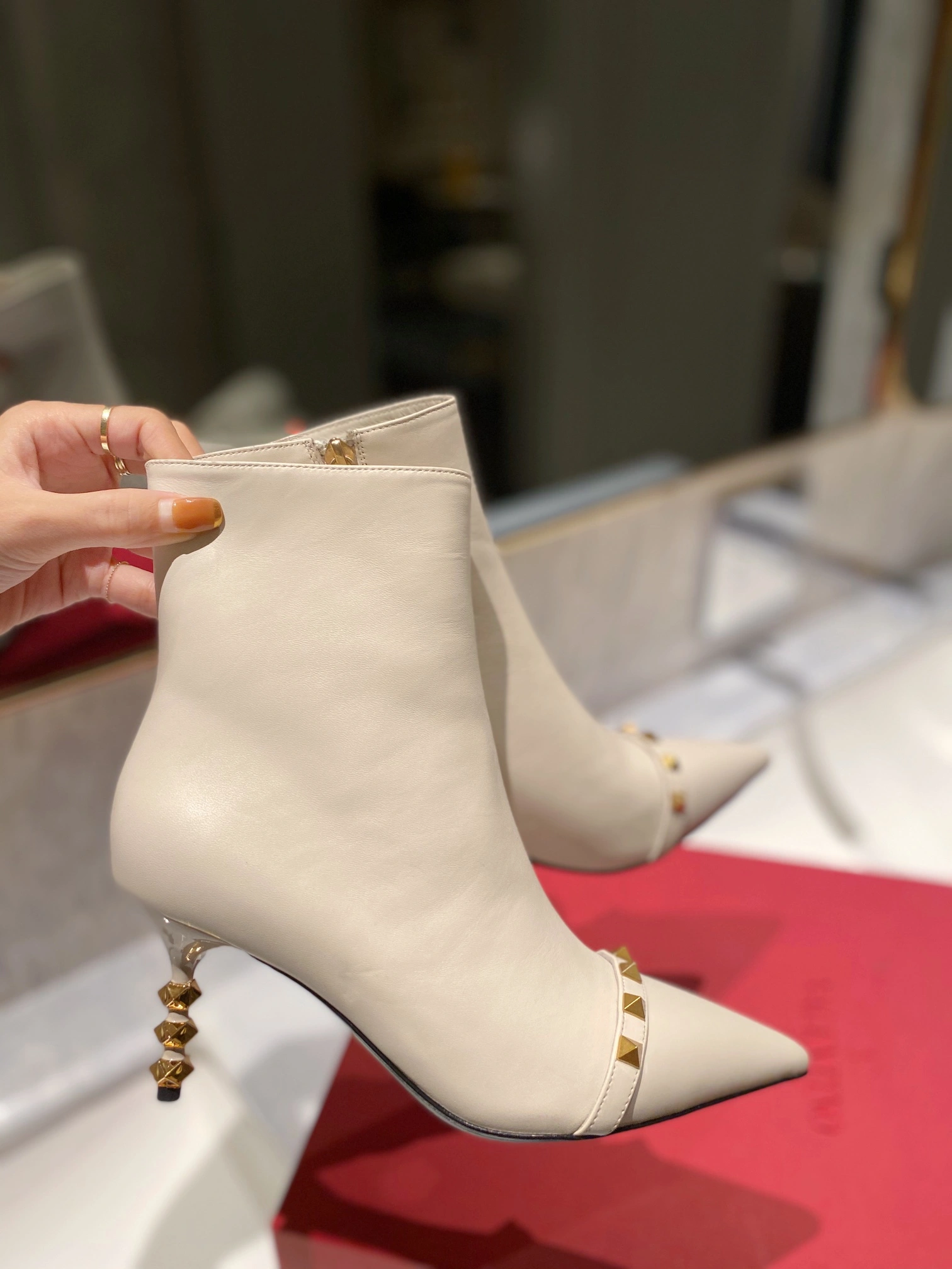 Women 𝑉*𝐴𝐿𝐸𝑁𝑇𝐼𝑁𝑂 Top Sneakers ZipUp 7585
