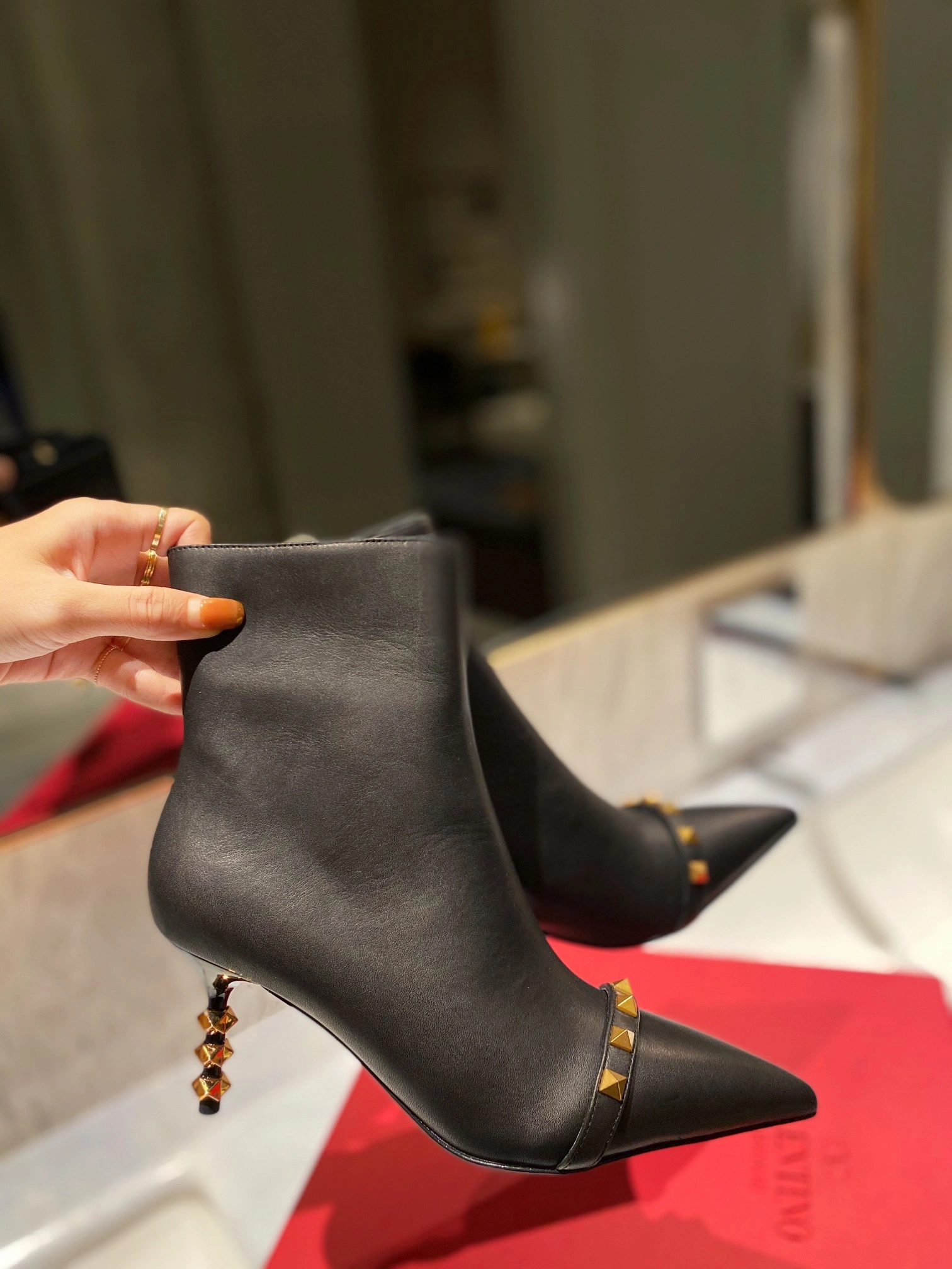 Women 𝑉*𝐴𝐿𝐸𝑁𝑇𝐼𝑁𝑂 Top Sneakers ZipUp 7585