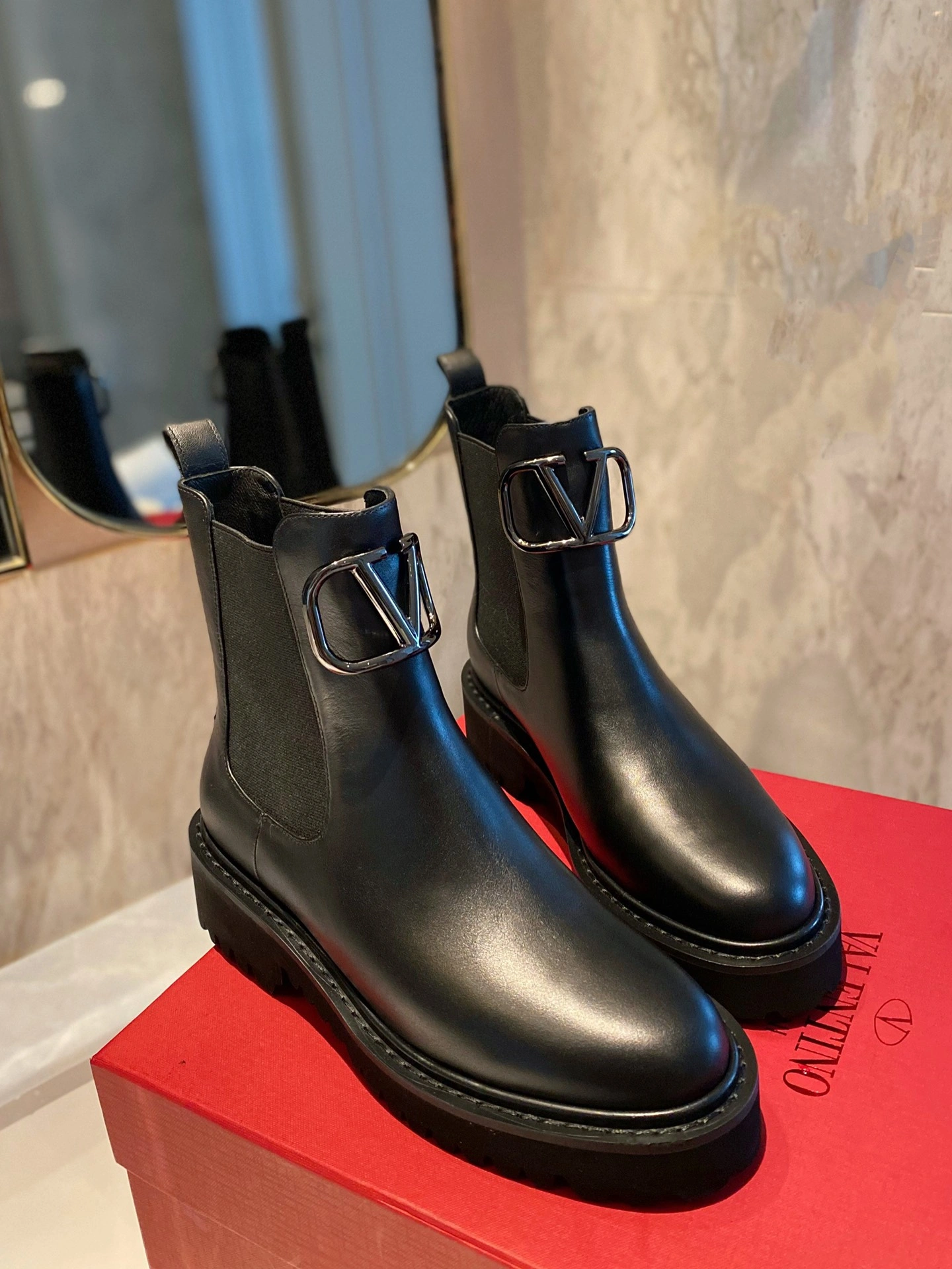 HighPerformance Women 𝑉*𝐴𝐿𝐸𝑁𝑇𝐼𝑁𝑂 Top Sneakers 7576