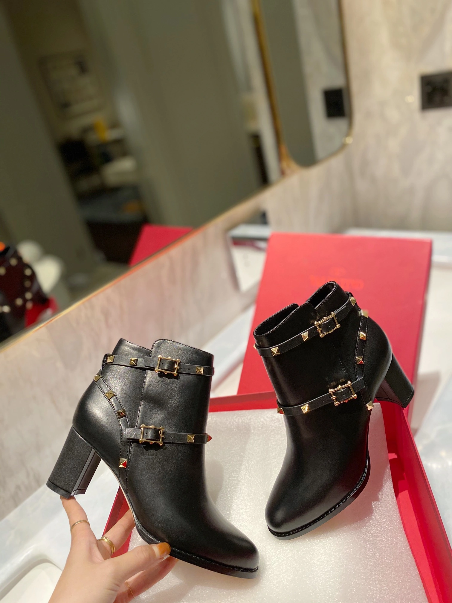 Women 𝑉*𝐴𝐿𝐸𝑁𝑇𝐼𝑁𝑂 Top Sneakers Lightweight 7582