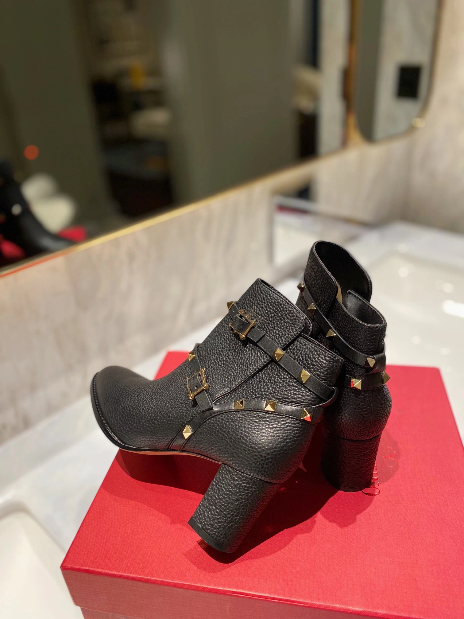 UrbanStyle Women 𝑉*𝐴𝐿𝐸𝑁𝑇𝐼𝑁𝑂 Top Sneakers 7581