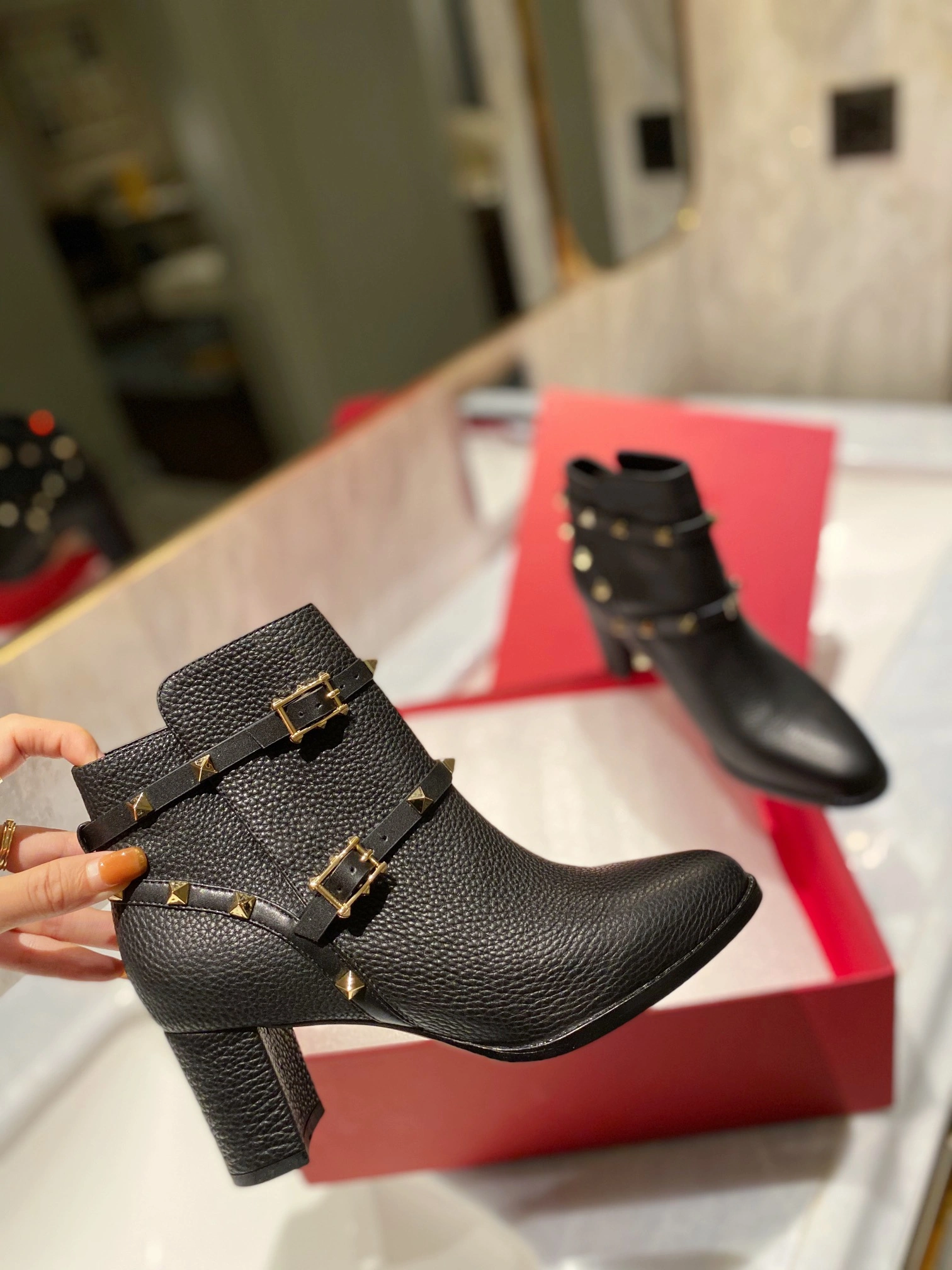 UrbanStyle Women 𝑉*𝐴𝐿𝐸𝑁𝑇𝐼𝑁𝑂 Top Sneakers 7581
