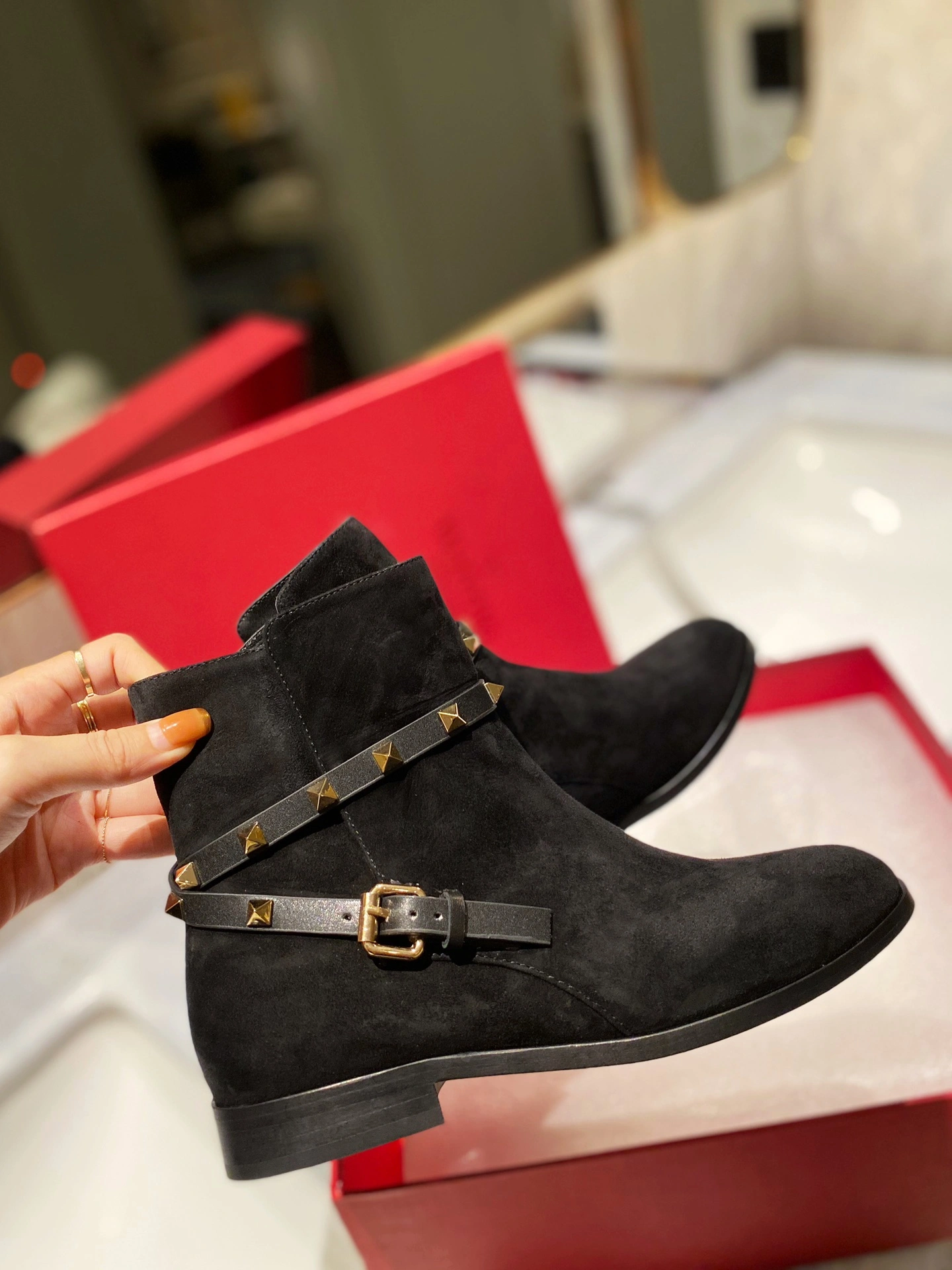 MultiPurpose Women 𝑉*𝐴𝐿𝐸𝑁𝑇𝐼𝑁𝑂 Top Sneakers 7580