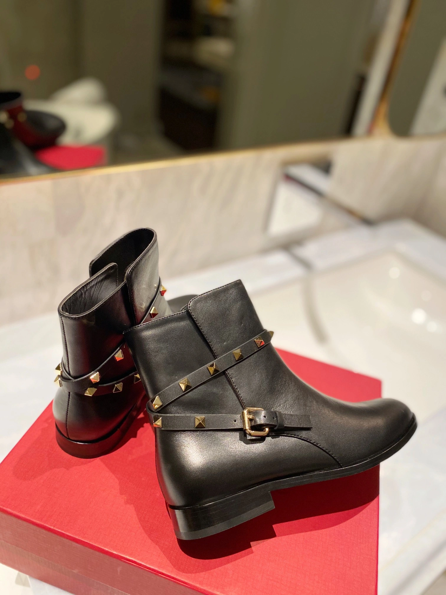 MultiPurpose Women 𝑉*𝐴𝐿𝐸𝑁𝑇𝐼𝑁𝑂 Top Sneakers 7580