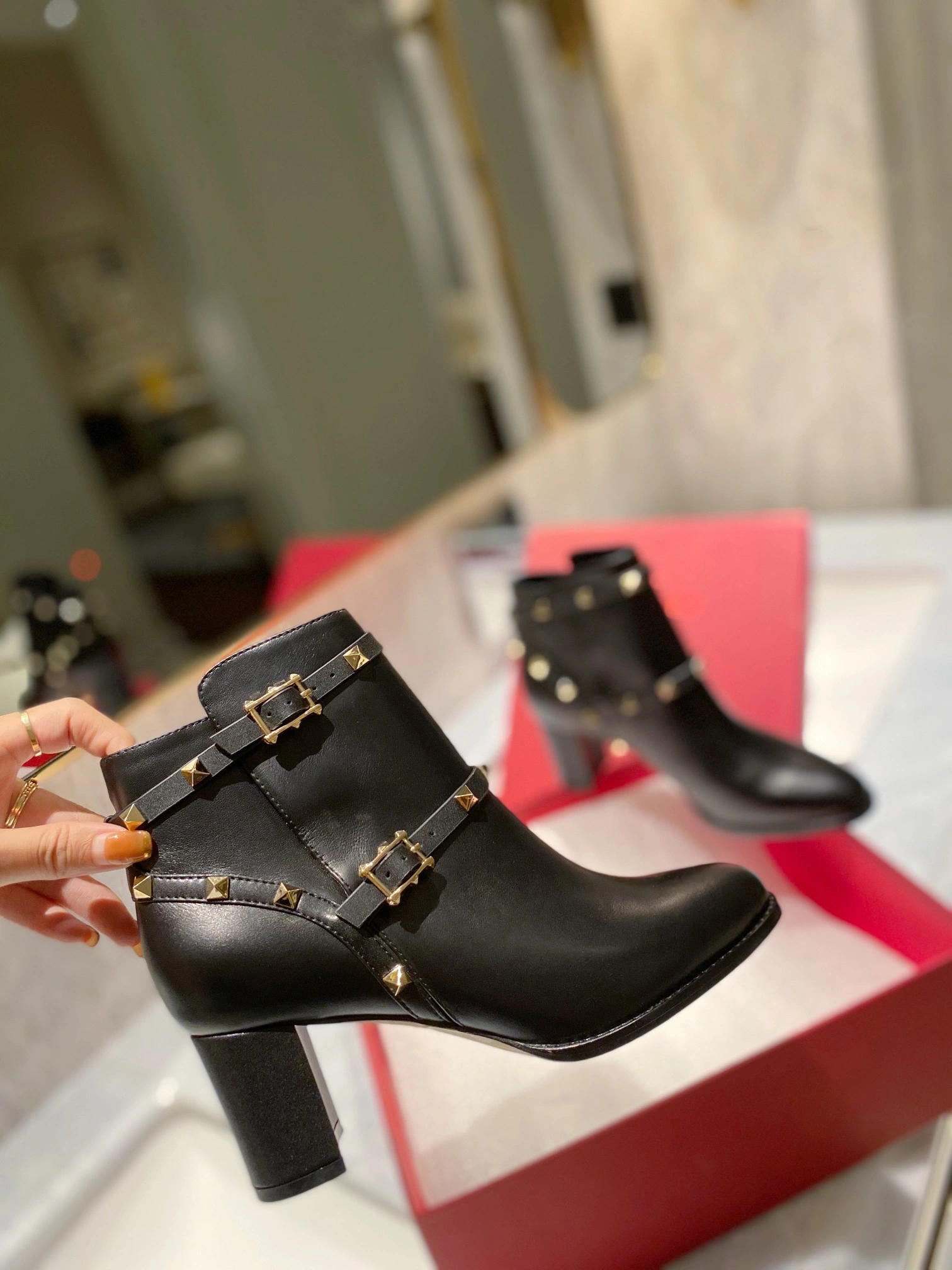 Women 𝑉*𝐴𝐿𝐸𝑁𝑇𝐼𝑁𝑂 Top Sneakers Lightweight 7582
