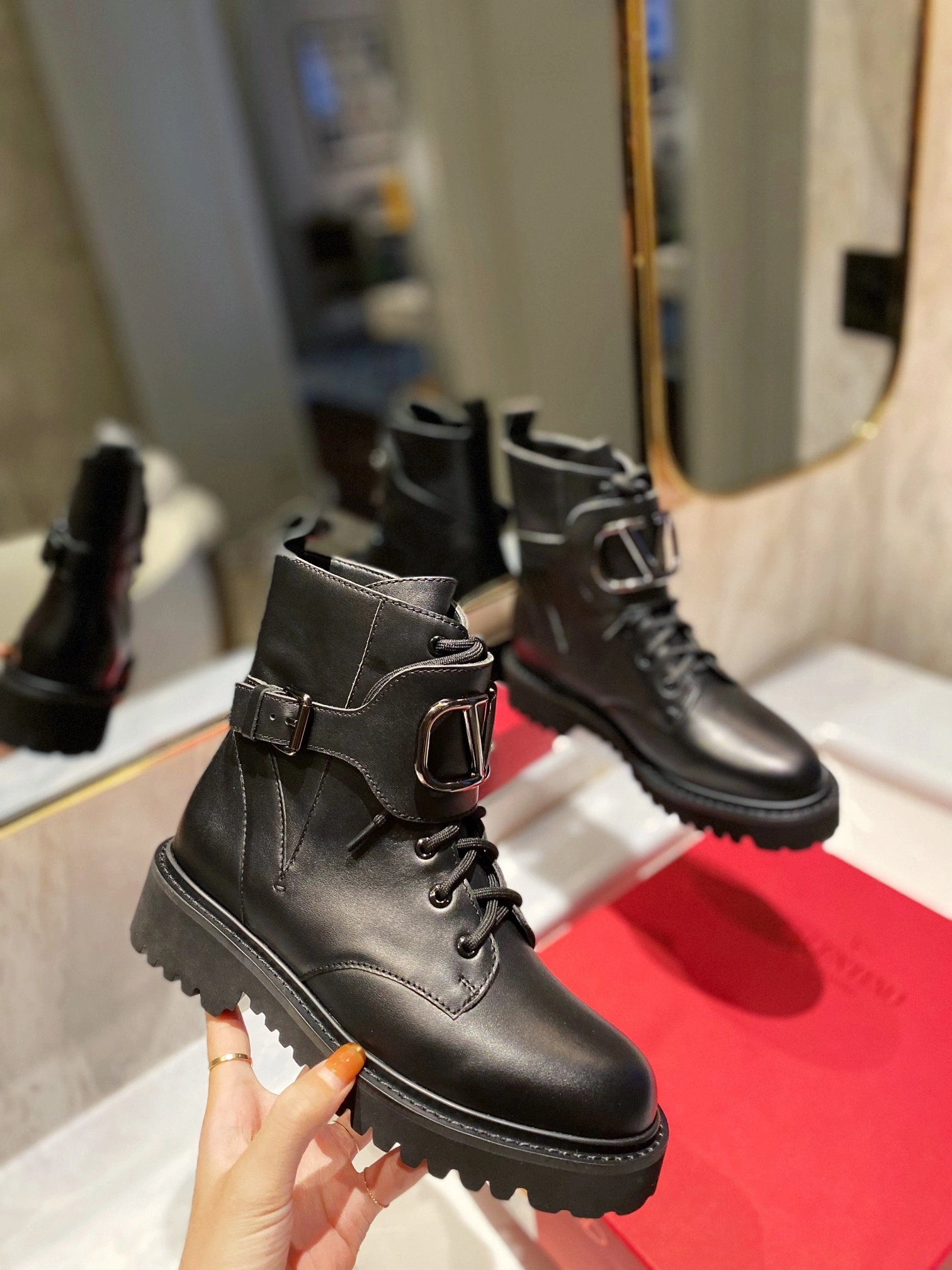 Trendy Women 𝑉*𝐴𝐿𝐸𝑁𝑇𝐼𝑁𝑂 Top Sneakers 7577