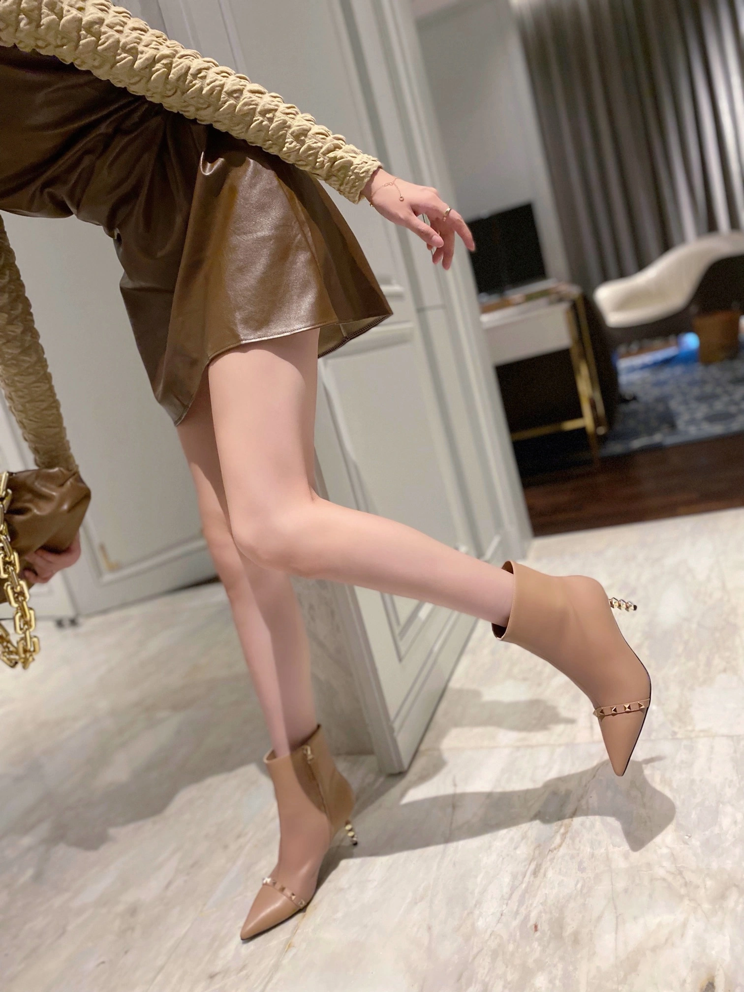 Women 𝑉*𝐴𝐿𝐸𝑁𝑇𝐼𝑁𝑂 Top Sneakers ZipUp 7585
