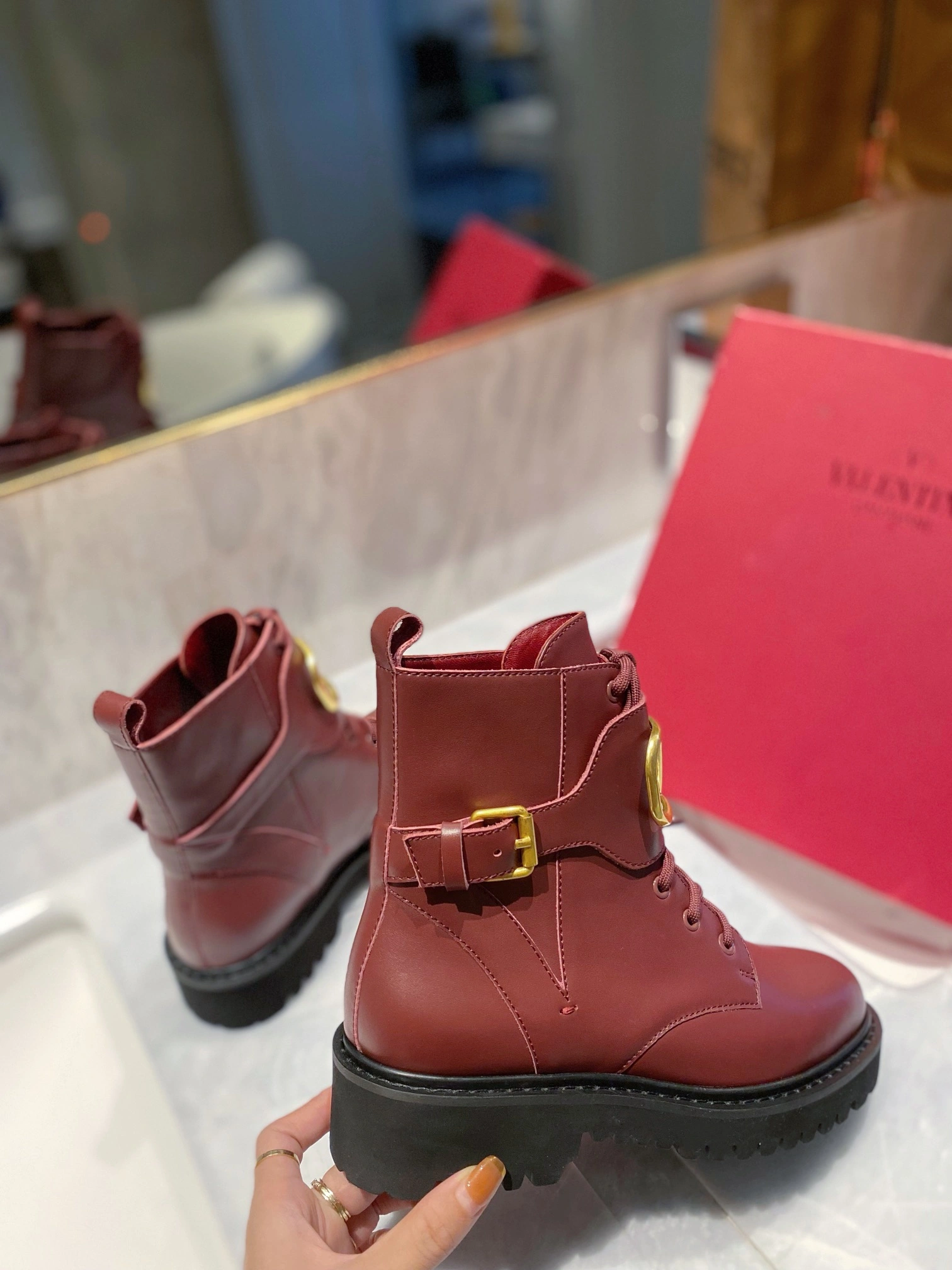 Trendy Women 𝑉*𝐴𝐿𝐸𝑁𝑇𝐼𝑁𝑂 Top Sneakers 7577