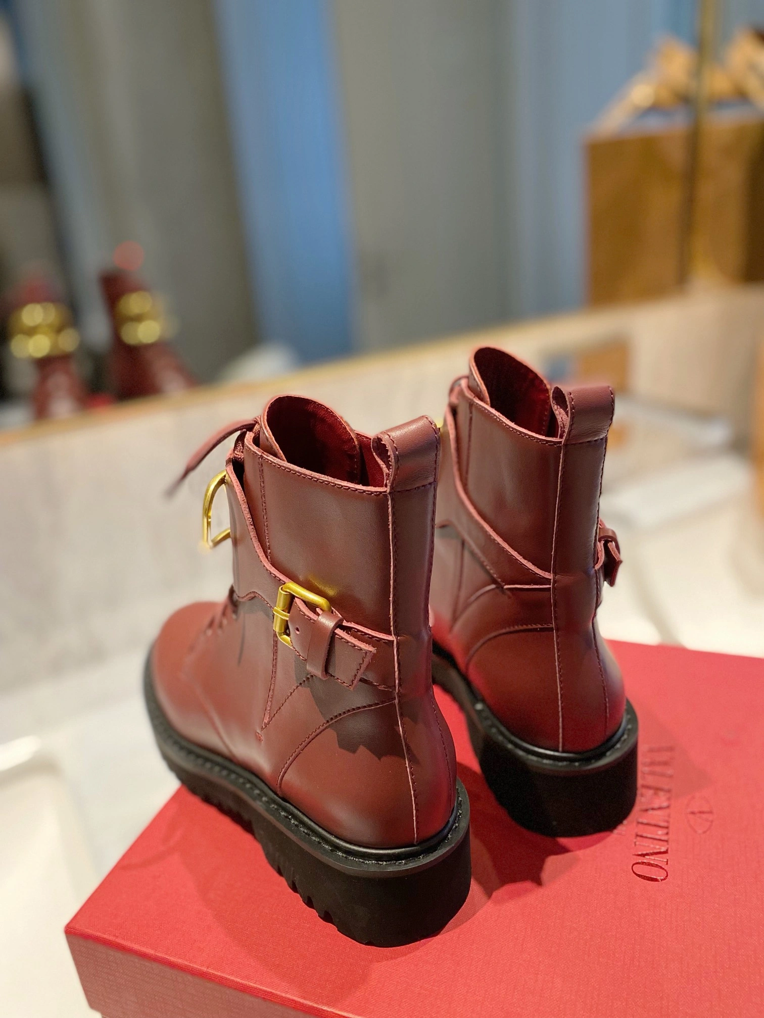 Trendy Women 𝑉*𝐴𝐿𝐸𝑁𝑇𝐼𝑁𝑂 Top Sneakers 7577