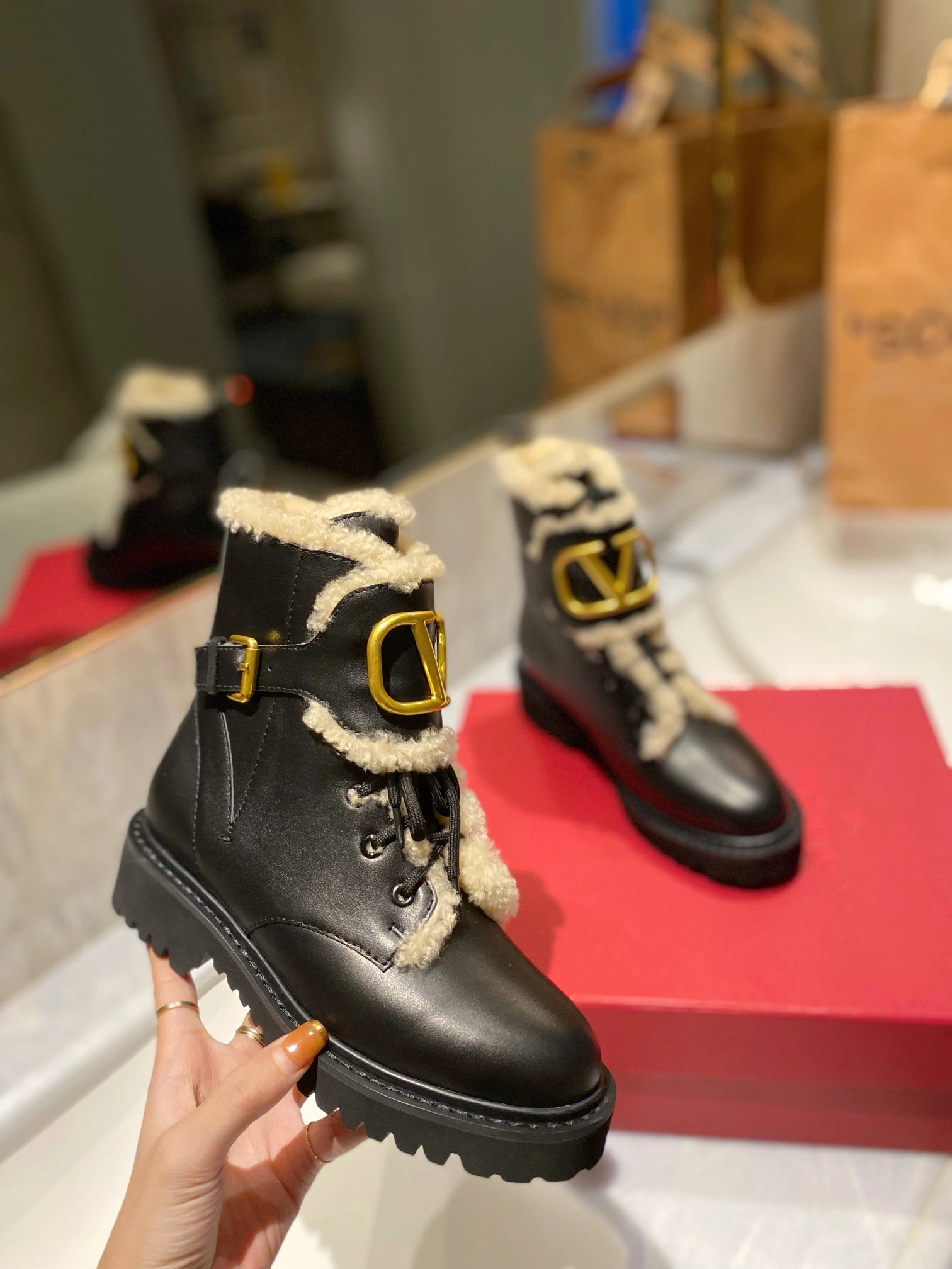 FastDry Women 𝑉*𝐴𝐿𝐸𝑁𝑇𝐼𝑁𝑂 Top Sneakers 7586
