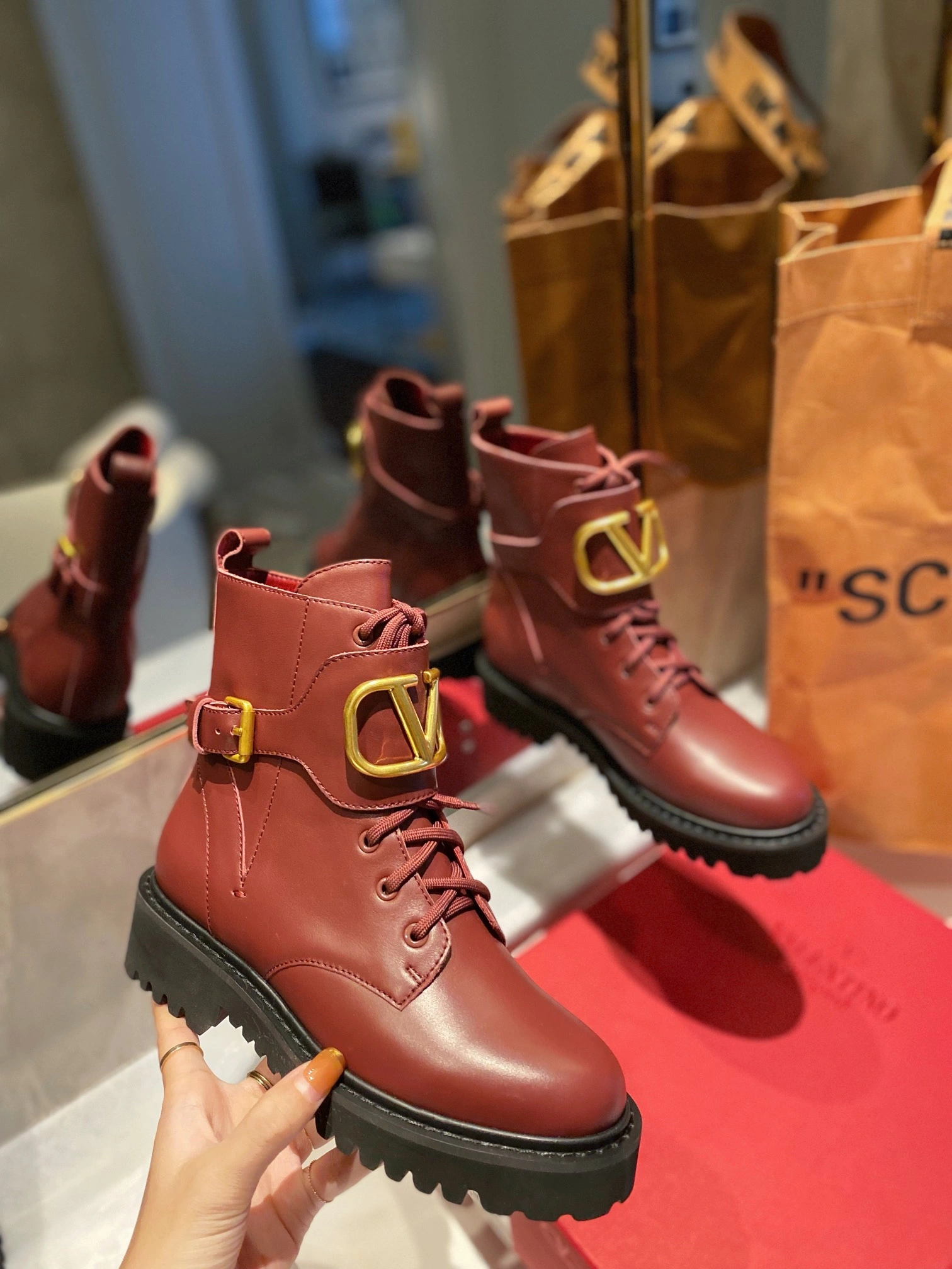 Trendy Women 𝑉*𝐴𝐿𝐸𝑁𝑇𝐼𝑁𝑂 Top Sneakers 7577