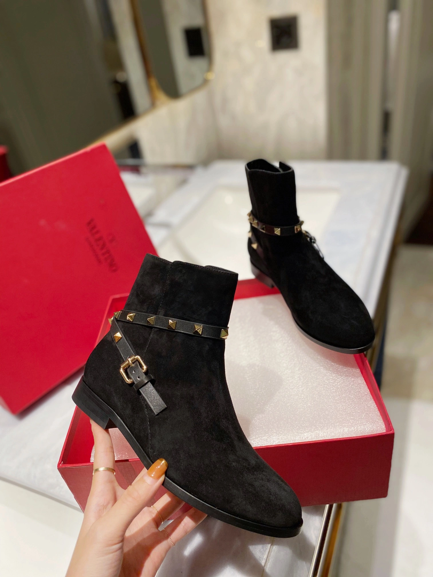 MultiPurpose Women 𝑉*𝐴𝐿𝐸𝑁𝑇𝐼𝑁𝑂 Top Sneakers 7580