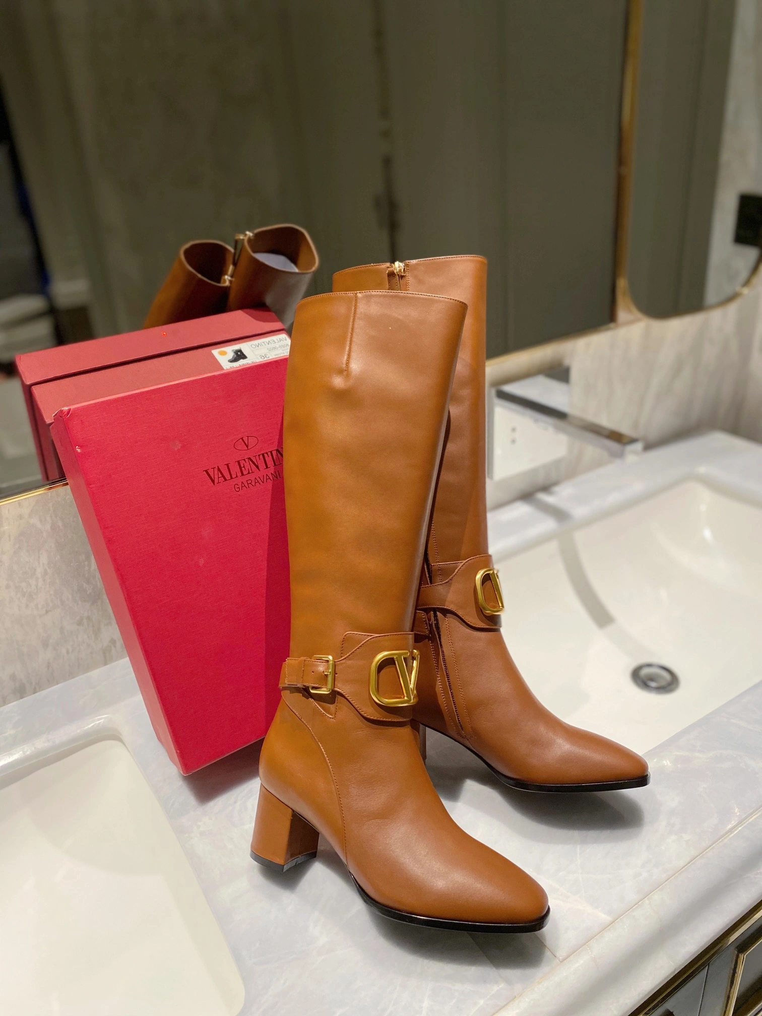 Youthful Women 𝑉*𝐴𝐿𝐸𝑁𝑇𝐼𝑁𝑂 Top Sneakers 7590