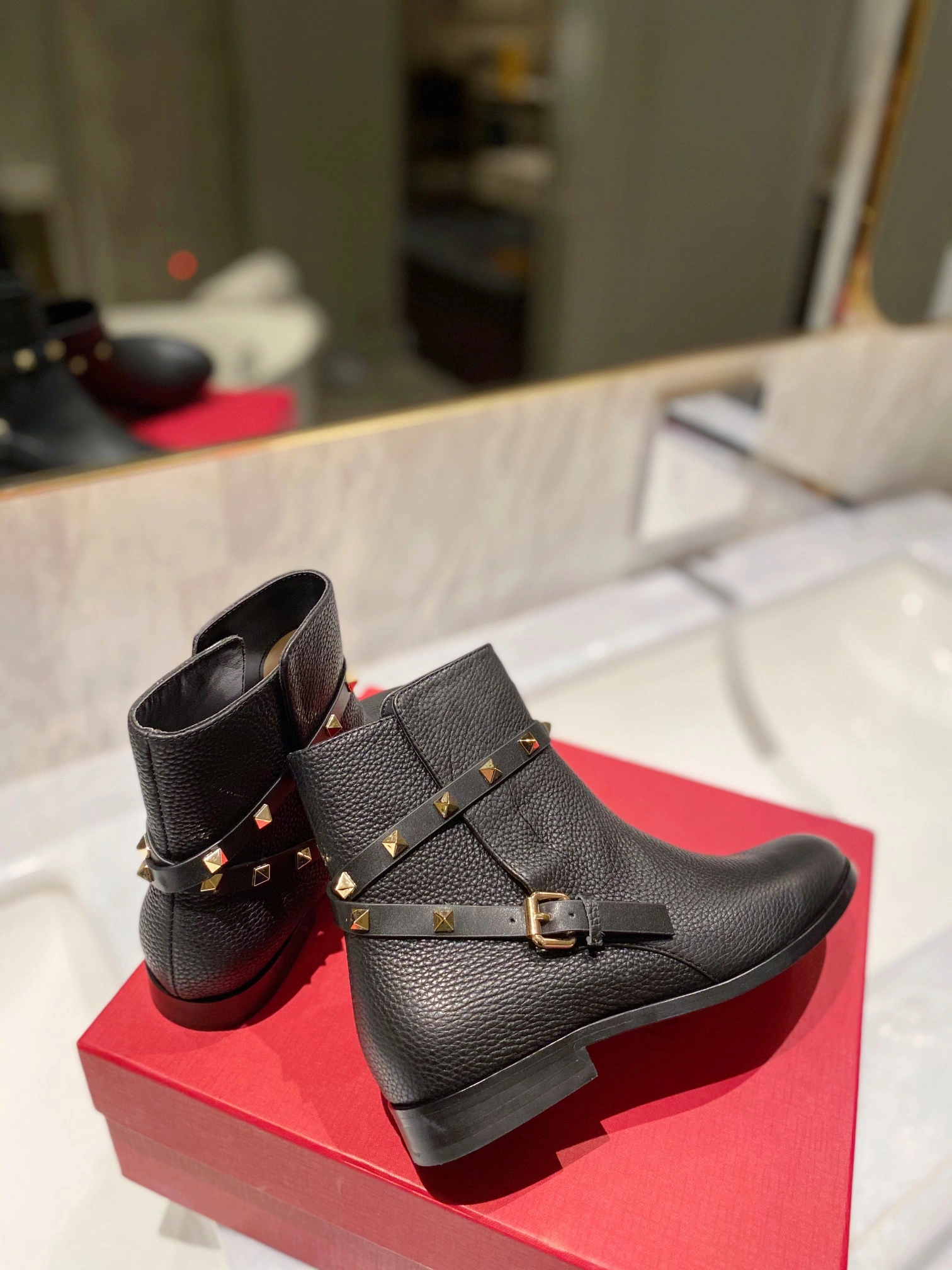 MultiPurpose Women 𝑉*𝐴𝐿𝐸𝑁𝑇𝐼𝑁𝑂 Top Sneakers 7580