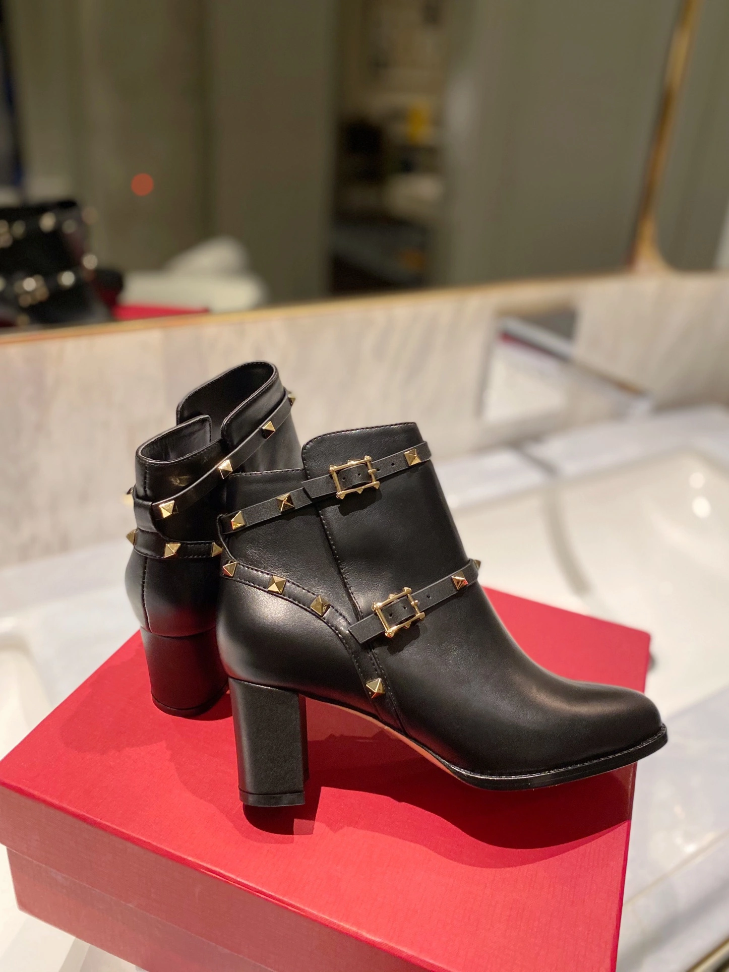 Women 𝑉*𝐴𝐿𝐸𝑁𝑇𝐼𝑁𝑂 Top Sneakers Lightweight 7582