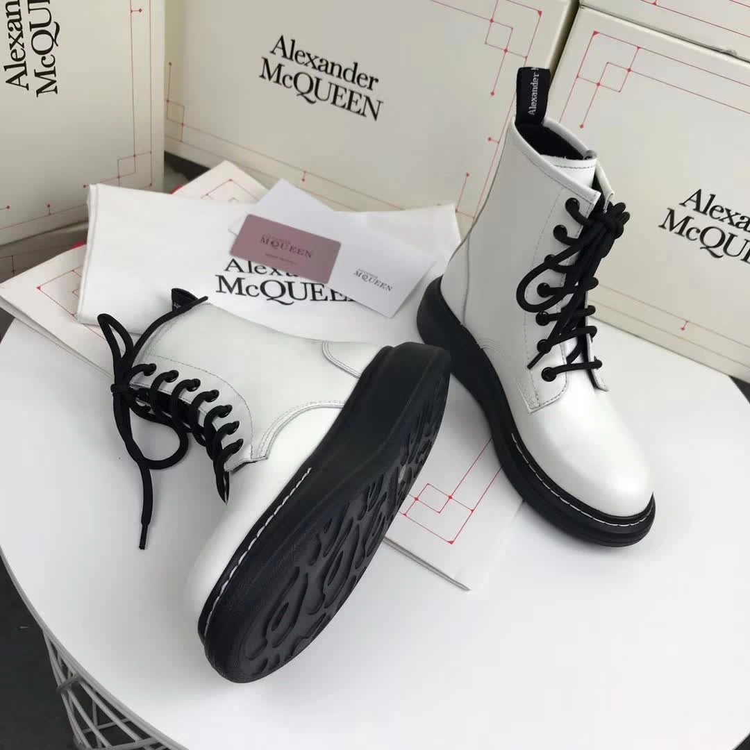 Women A*exander M*queen Sneaker EyeCatching 3202