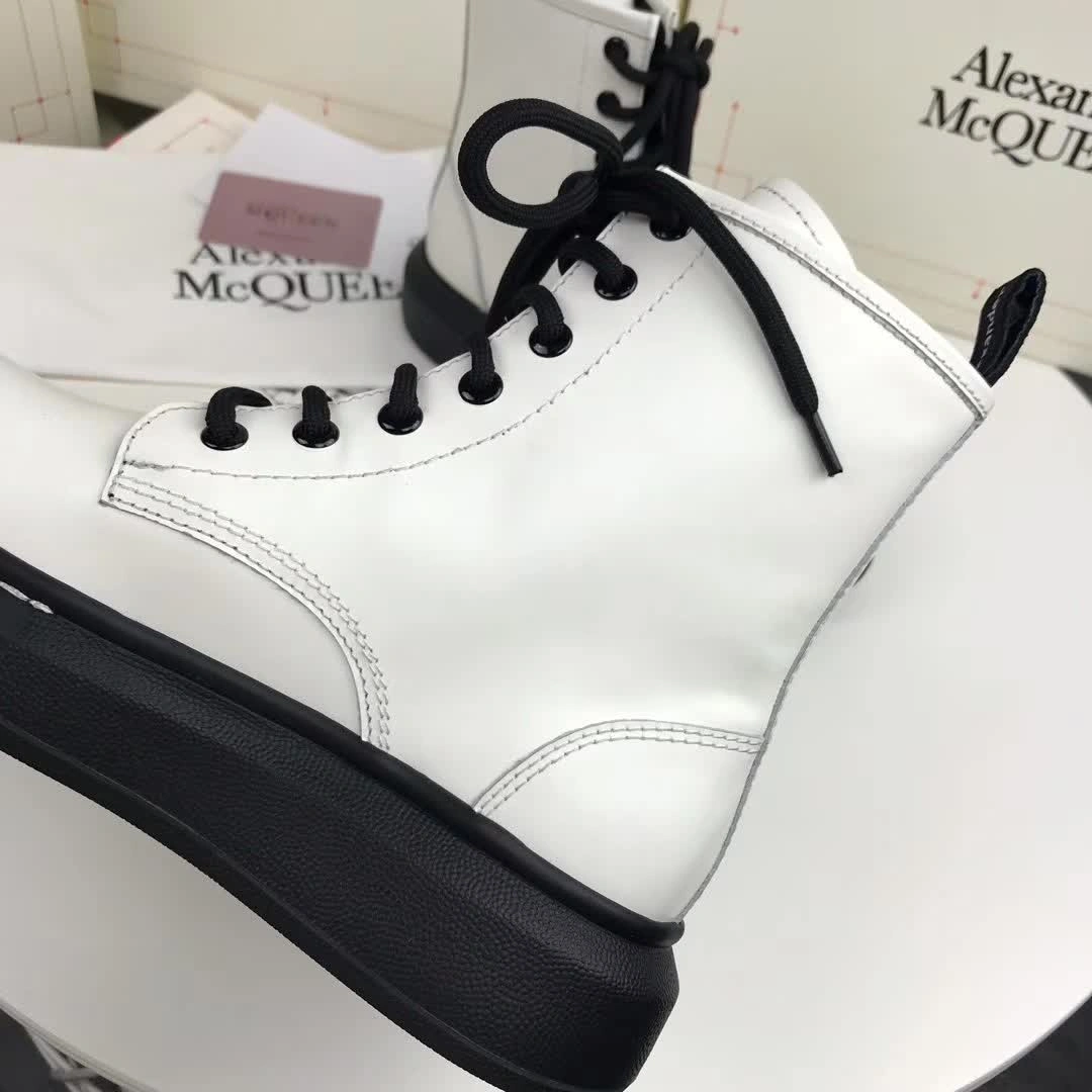 Women A*exander M*queen Sneaker EyeCatching 3202