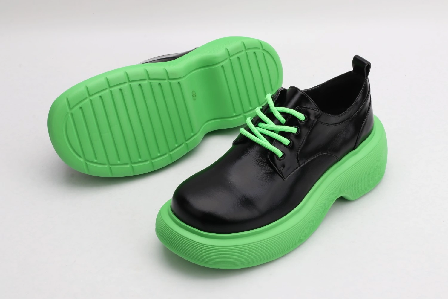 Neat Women D*YMONLATRY Top Sneaker 7552
