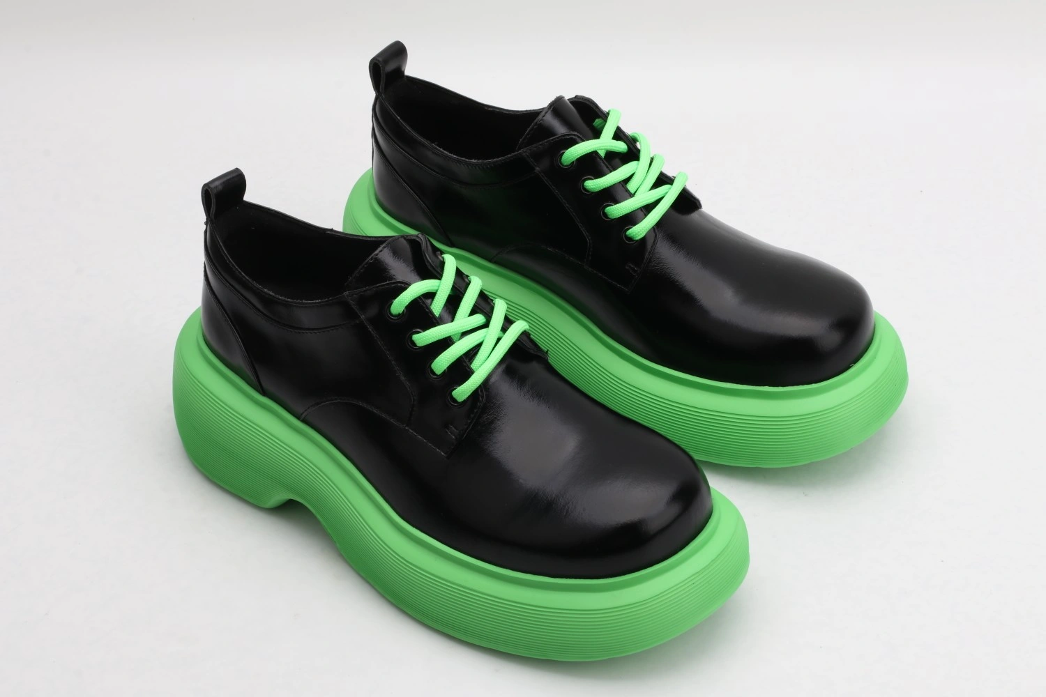 Neat Women D*YMONLATRY Top Sneaker 7552