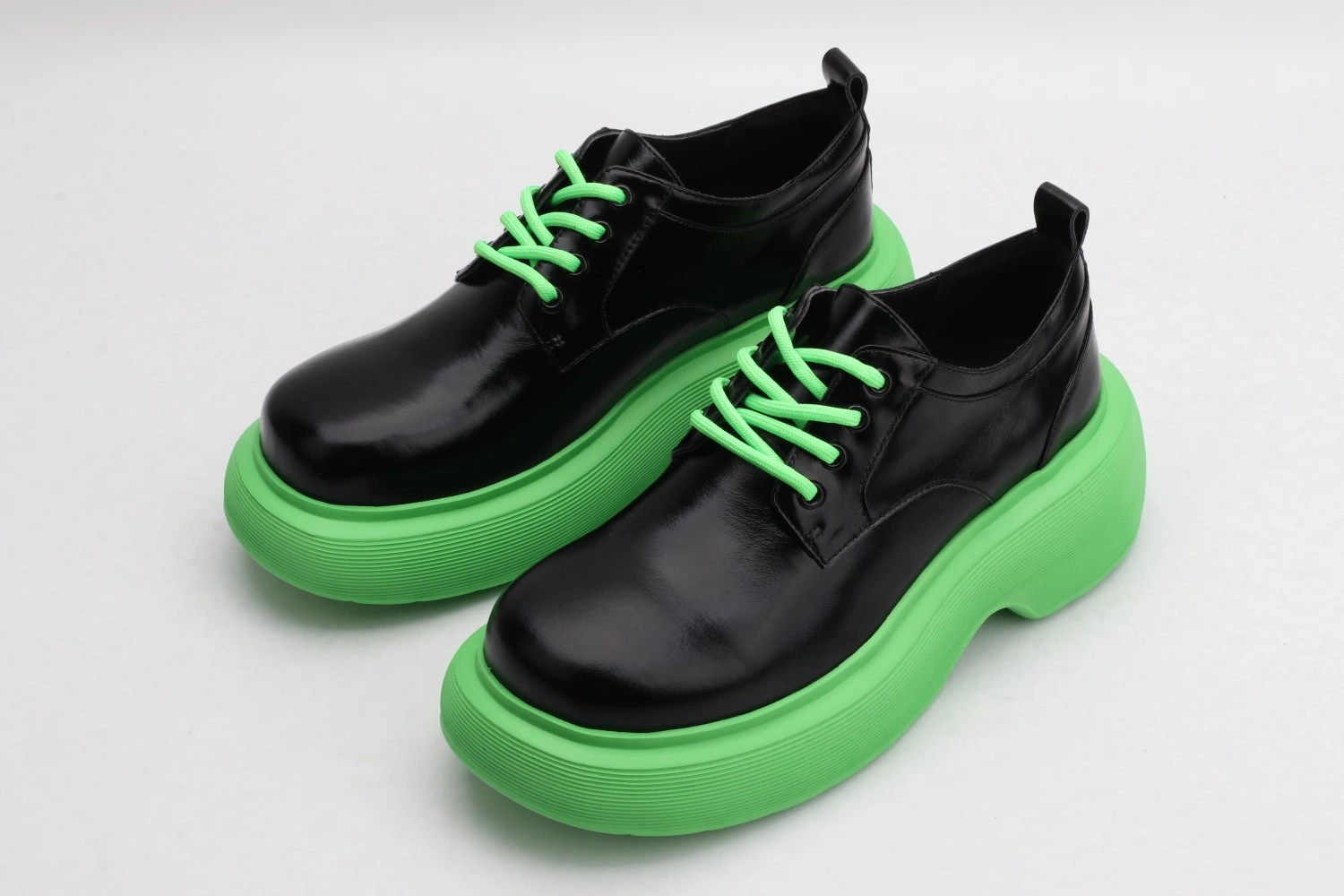 Neat Women D*YMONLATRY Top Sneaker 7552