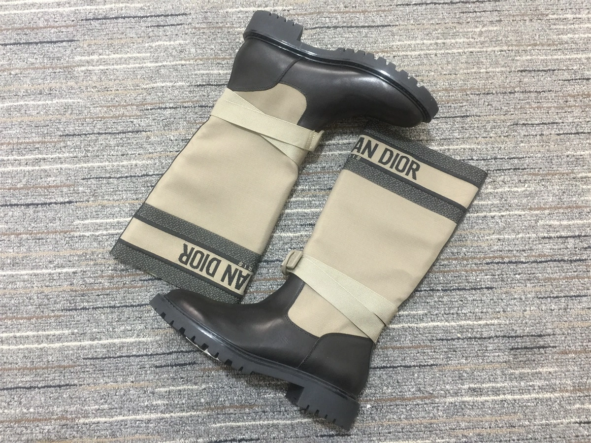 RelaxedFit Women D*or Boot 5874