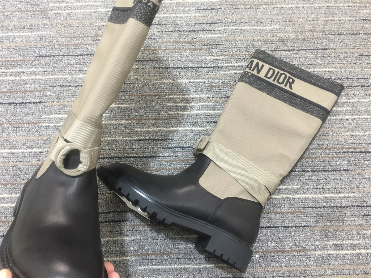 RelaxedFit Women D*or Boot 5874