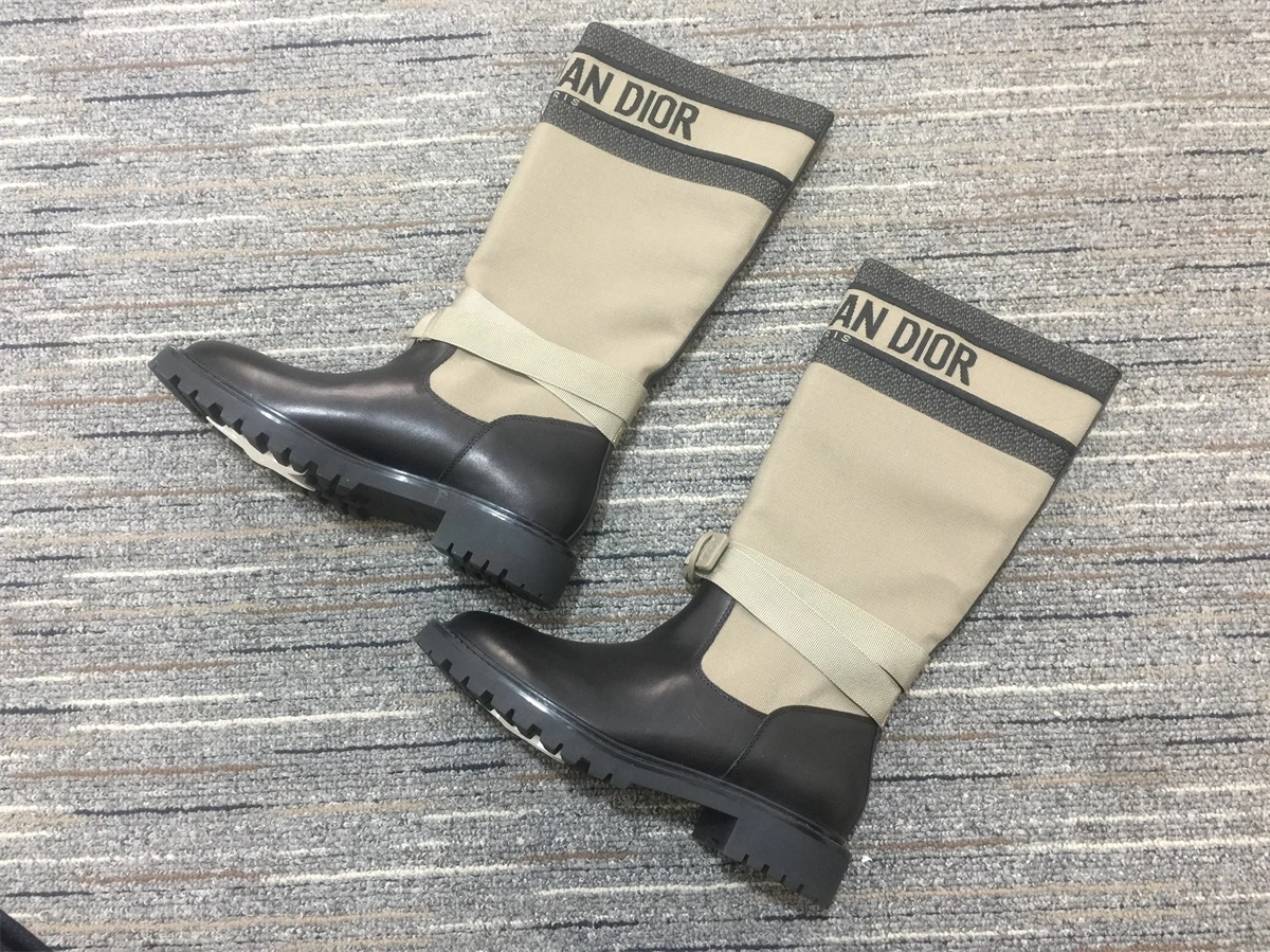RelaxedFit Women D*or Boot 5874