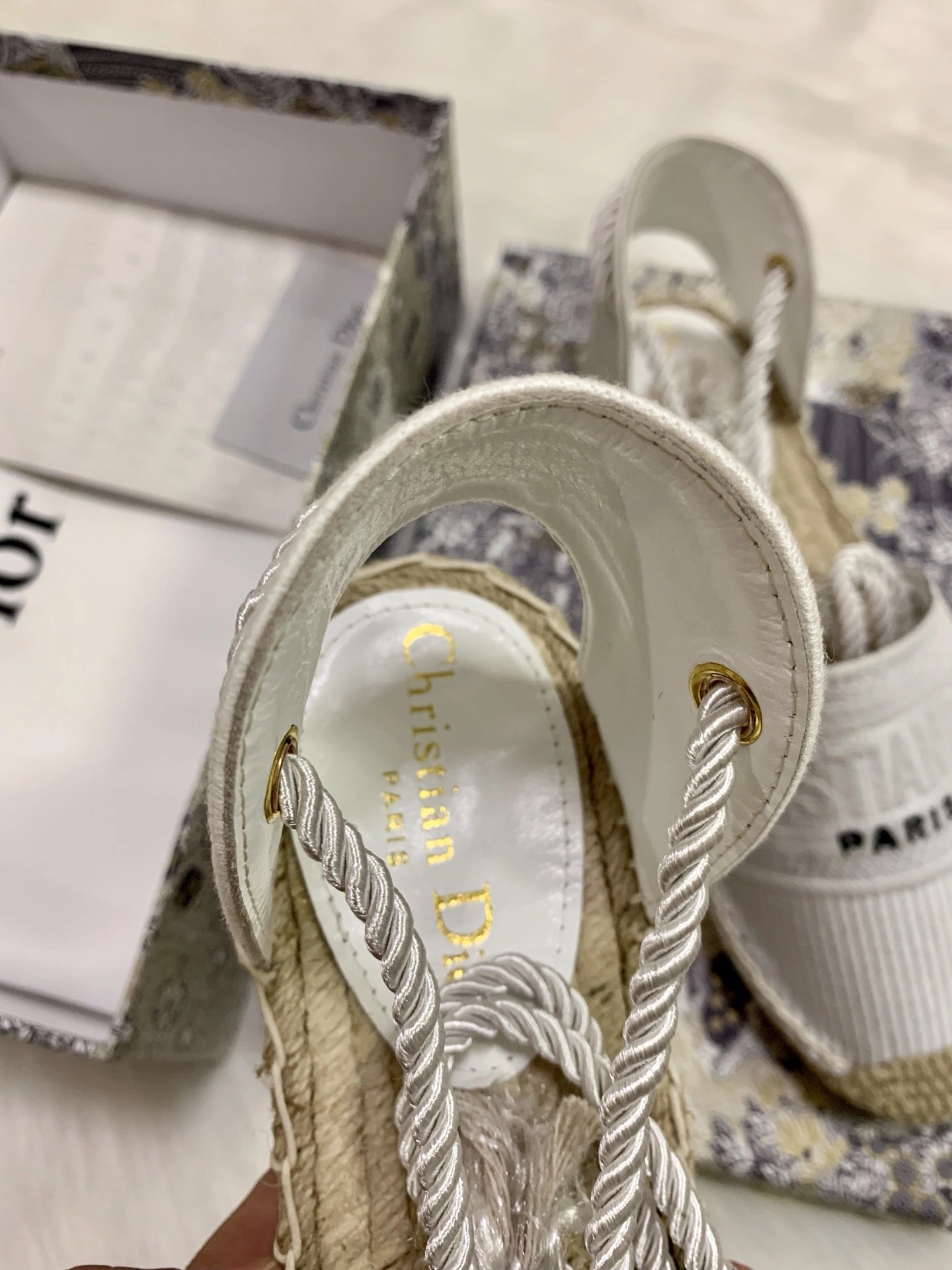 Sleek Women D*or Sneaker 5862