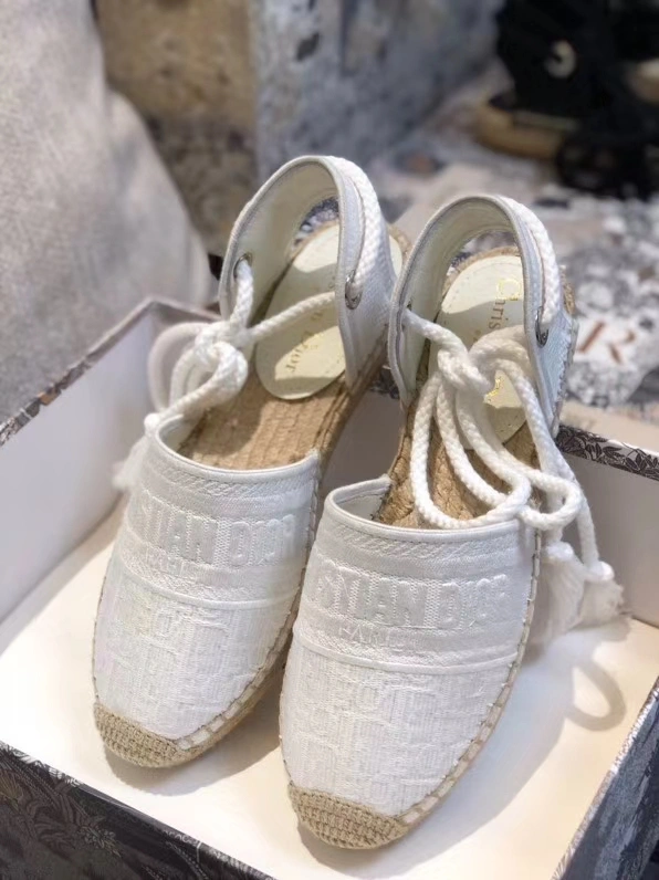 Sleek Women D*or Sneaker 5862