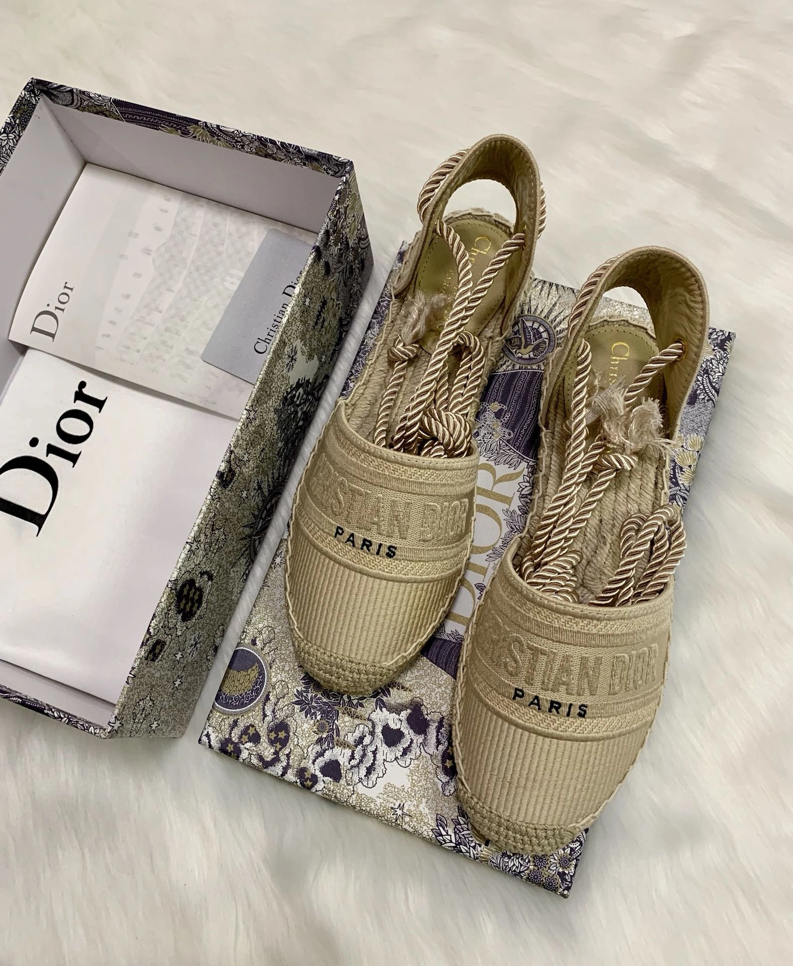 Sleek Women D*or Sneaker 5862