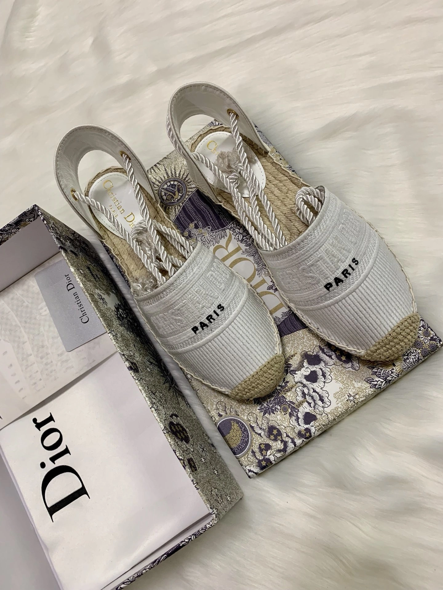 Sleek Women D*or Sneaker 5862