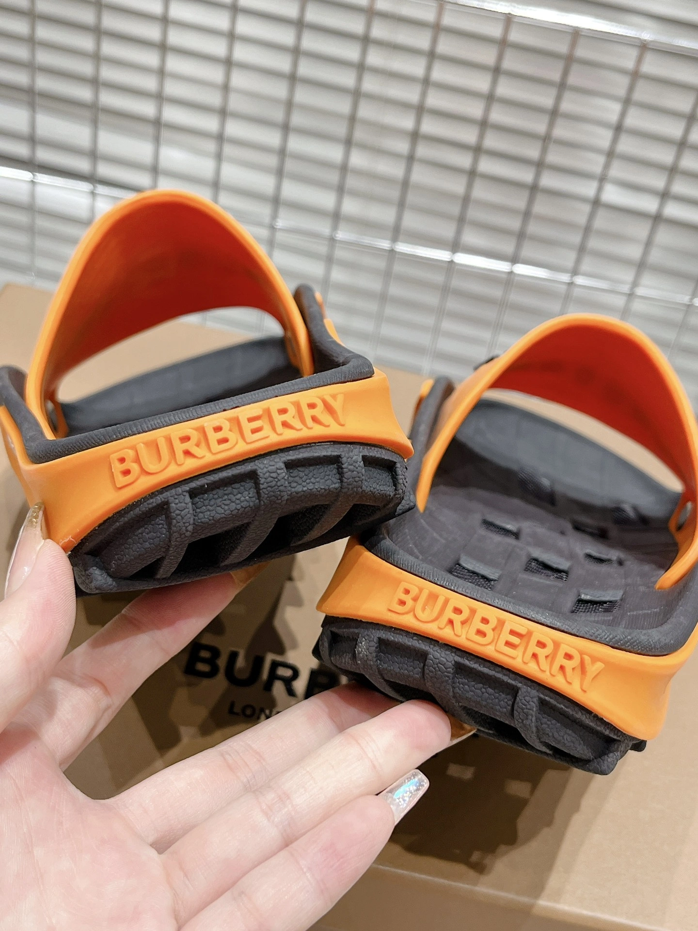 Women and Men B*urberry Top Slippers CL 20230820- FashionForward 6120