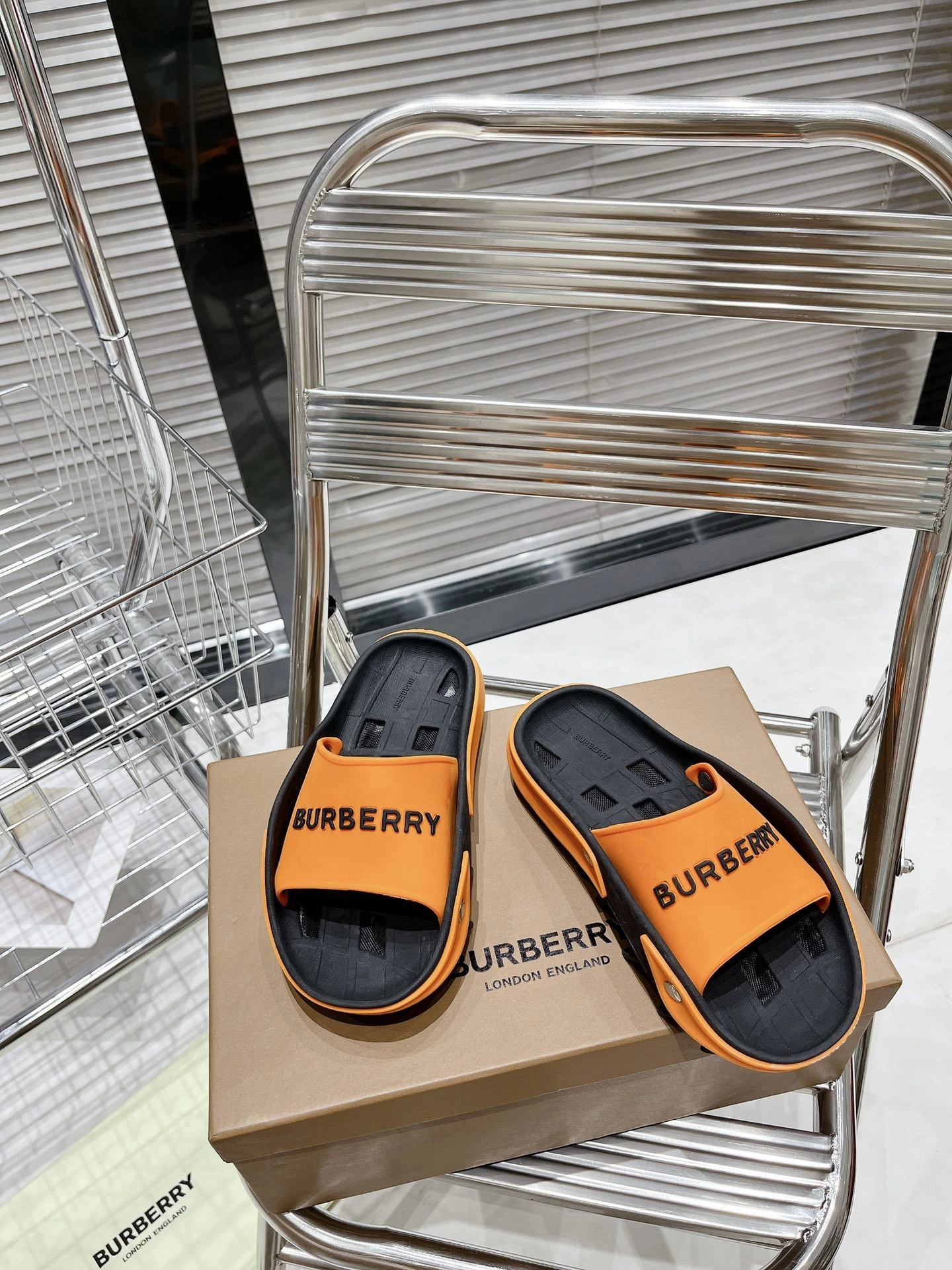 Women and Men B*urberry Top Slippers CL 20230820- FashionForward 6120