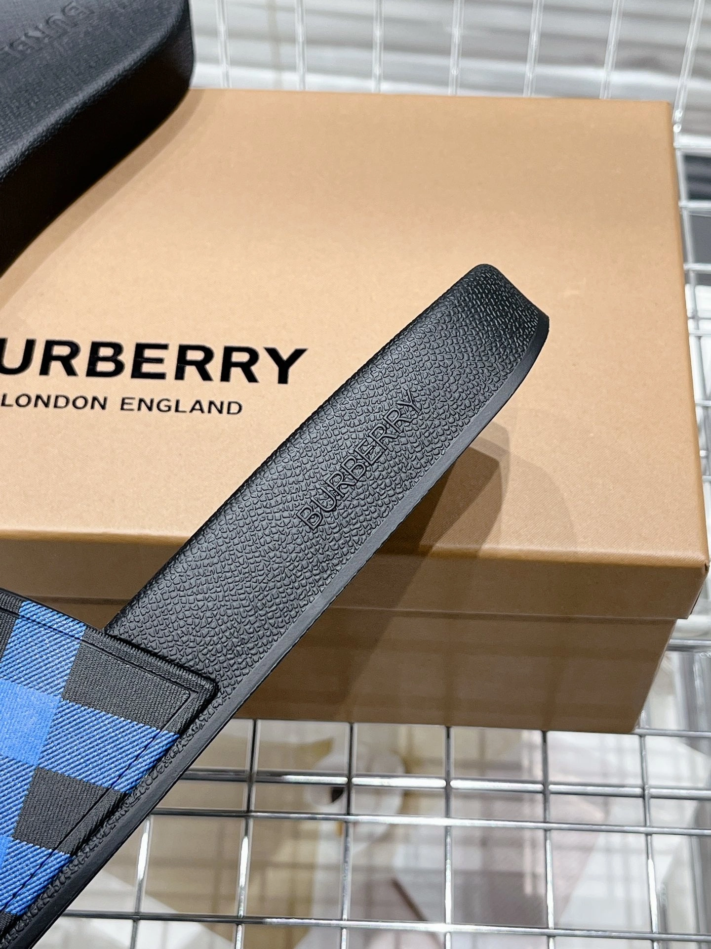 Seasonal Women and Men B*urberry Top Slippers CL 20230820- 6118