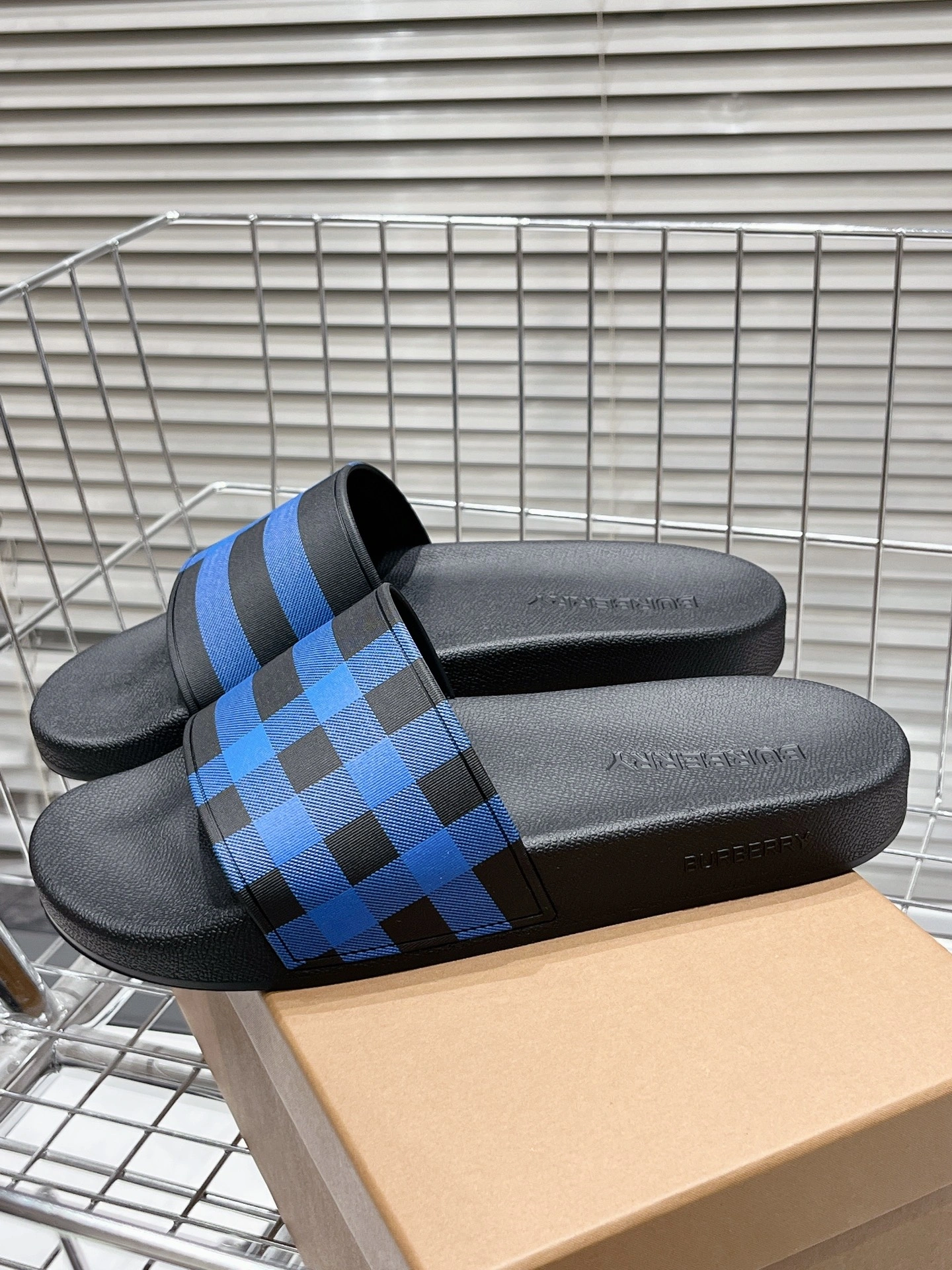 Seasonal Women and Men B*urberry Top Slippers CL 20230820- 6118
