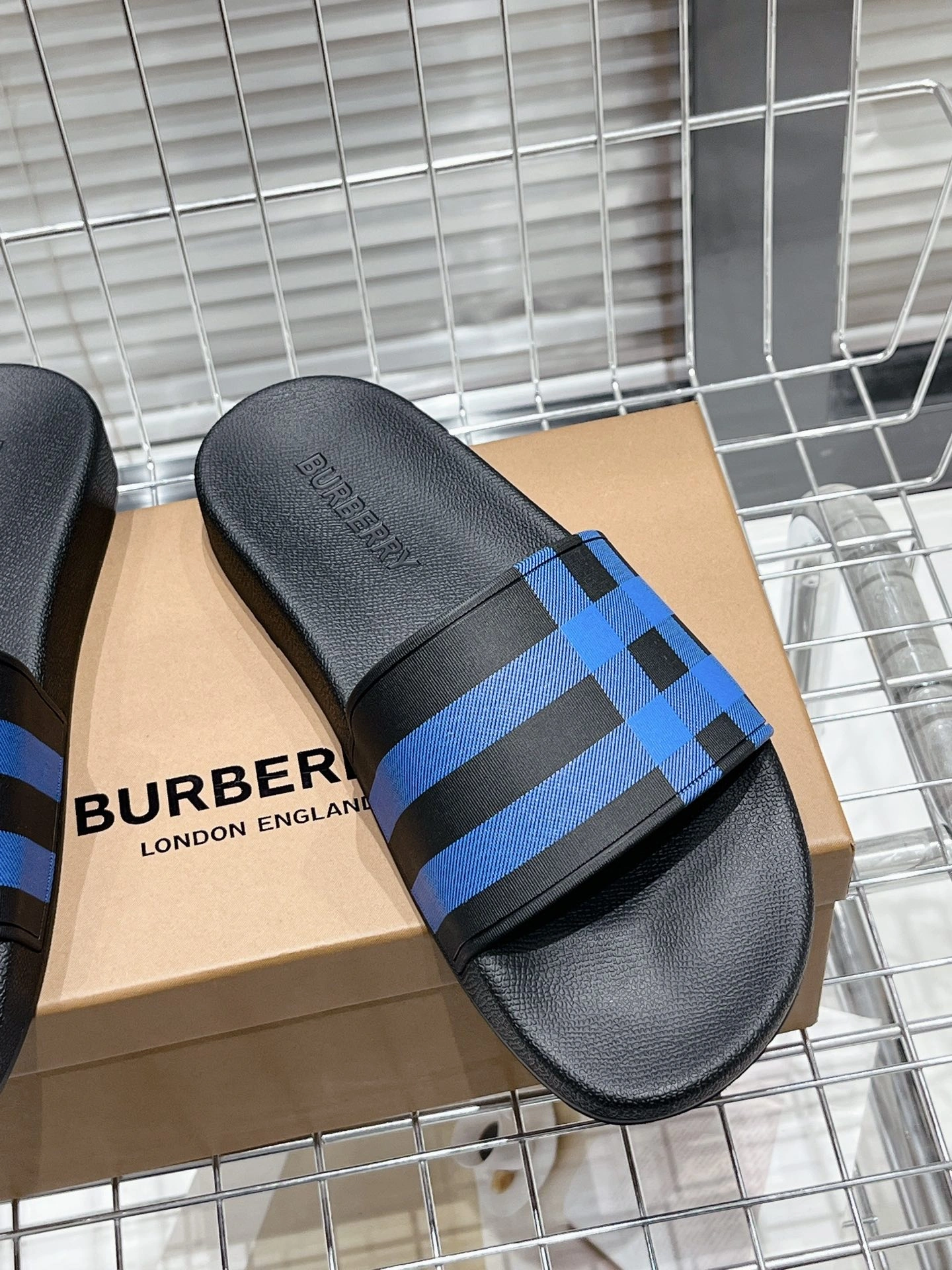 Seasonal Women and Men B*urberry Top Slippers CL 20230820- 6118