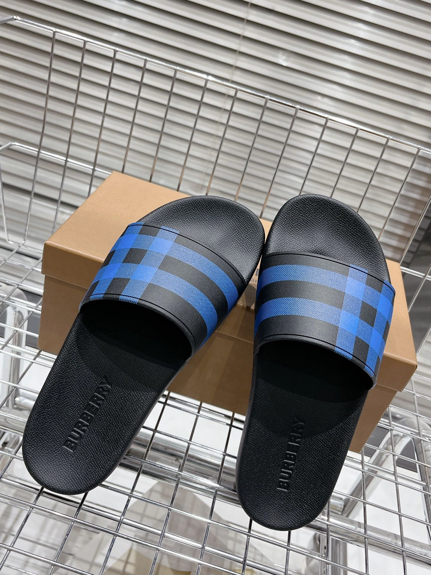 Seasonal Women and Men B*urberry Top Slippers CL 20230820- 6118