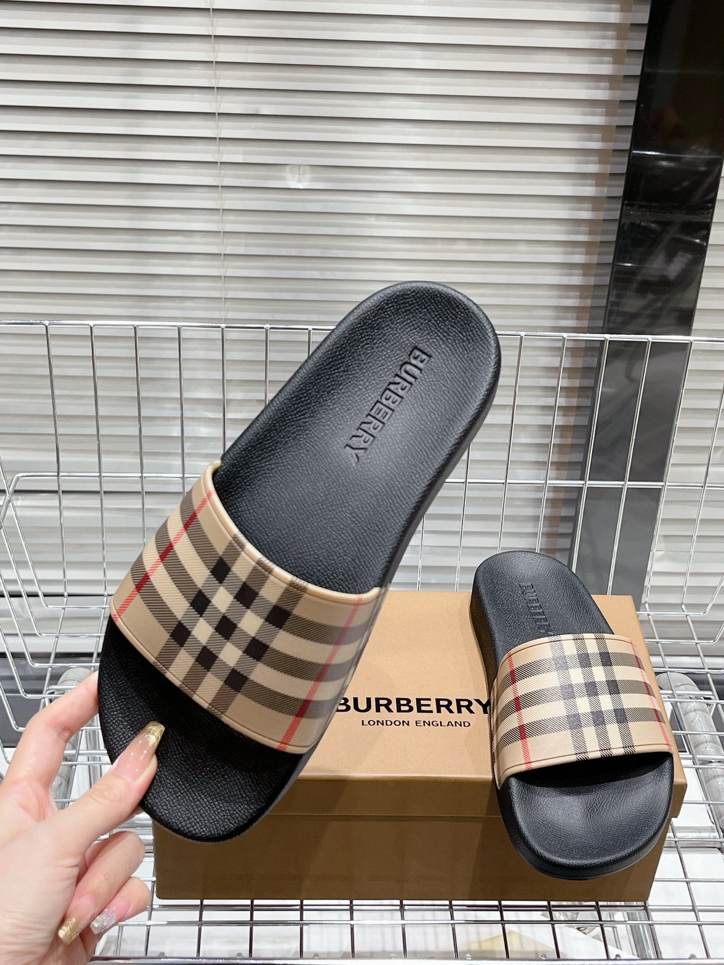 HighQuality Women and Men B*urberry Top Slippers CL 20230820- 6117