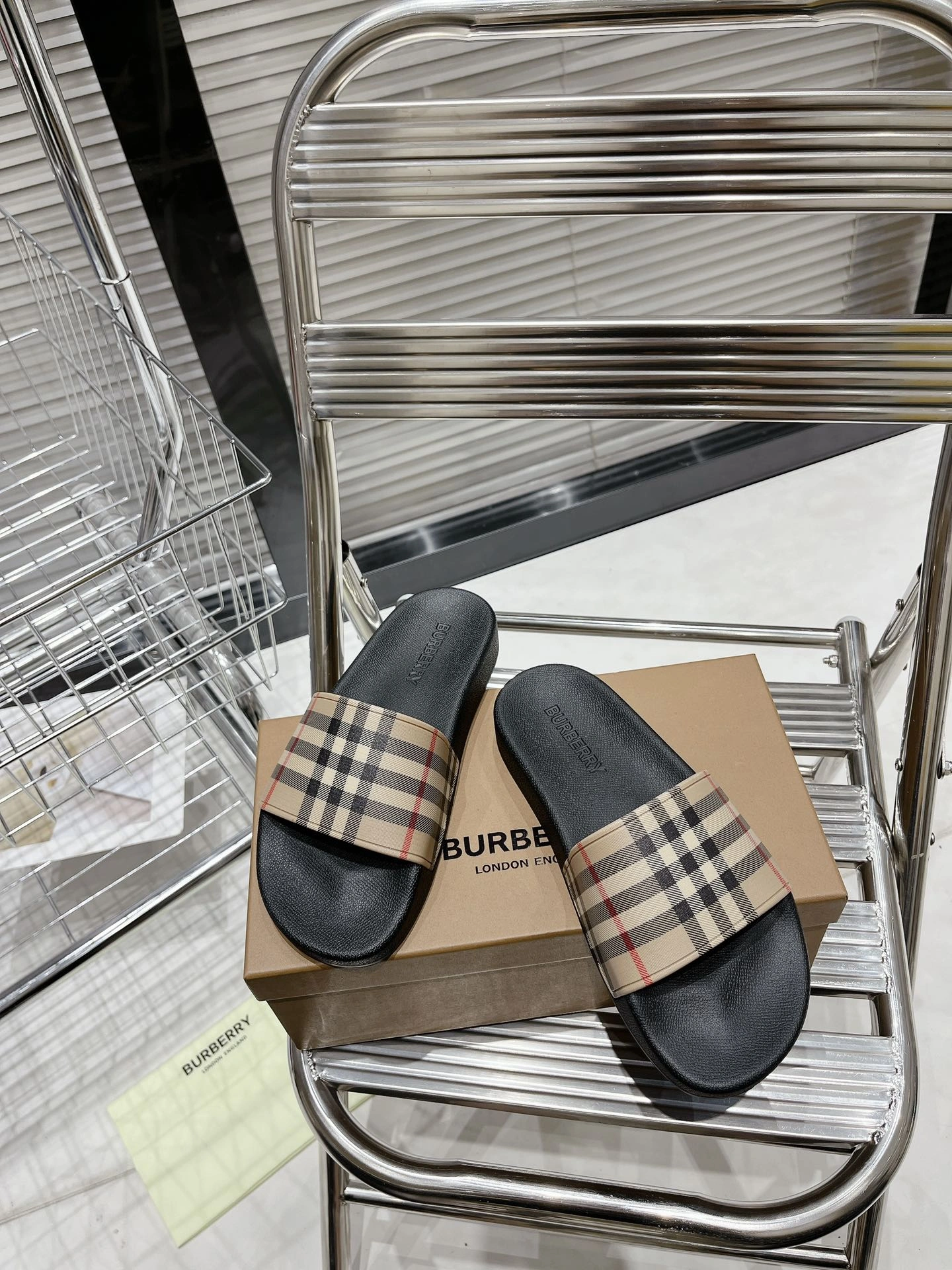 HighQuality Women and Men B*urberry Top Slippers CL 20230820- 6117
