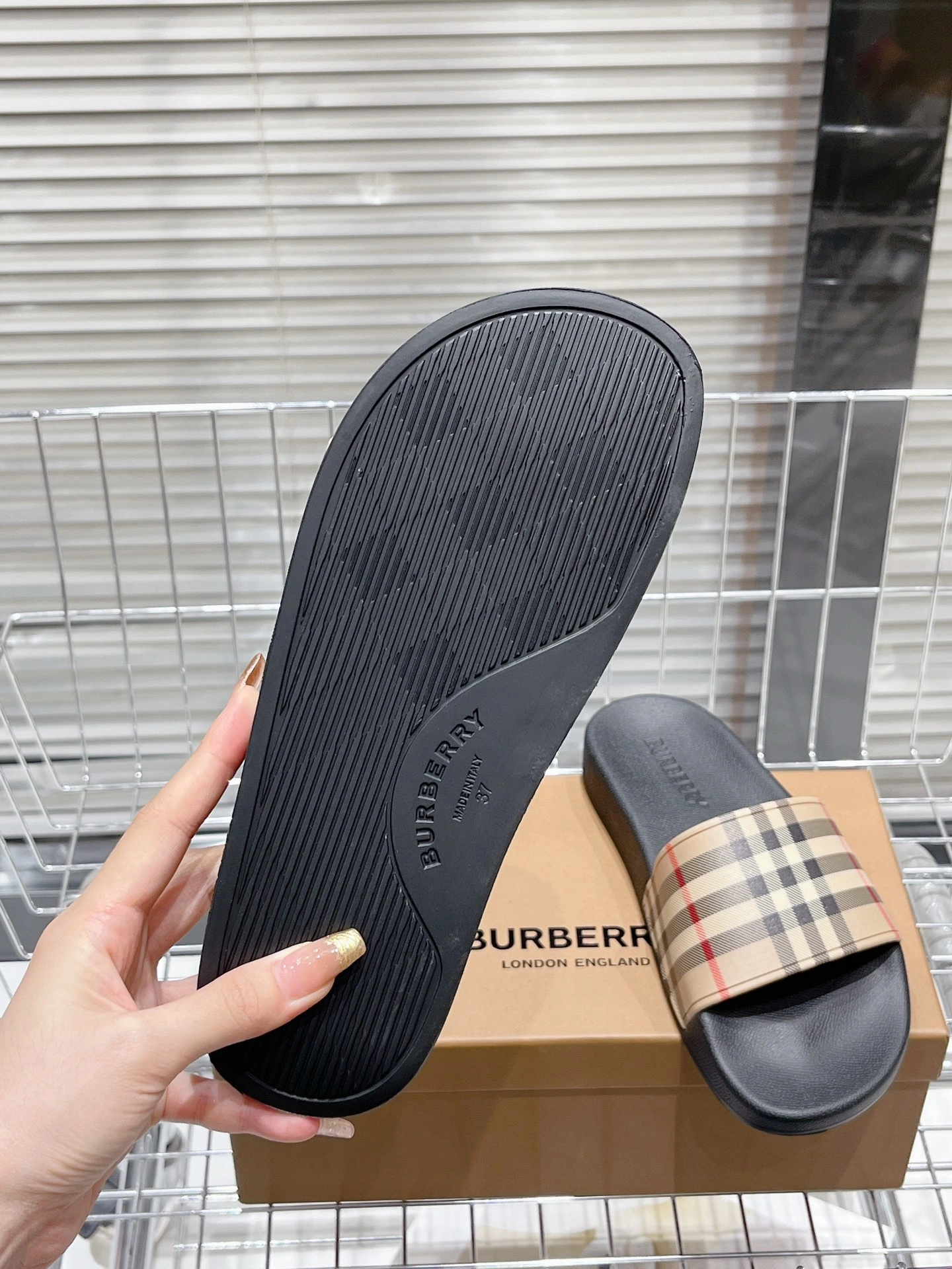 HighQuality Women and Men B*urberry Top Slippers CL 20230820- 6117