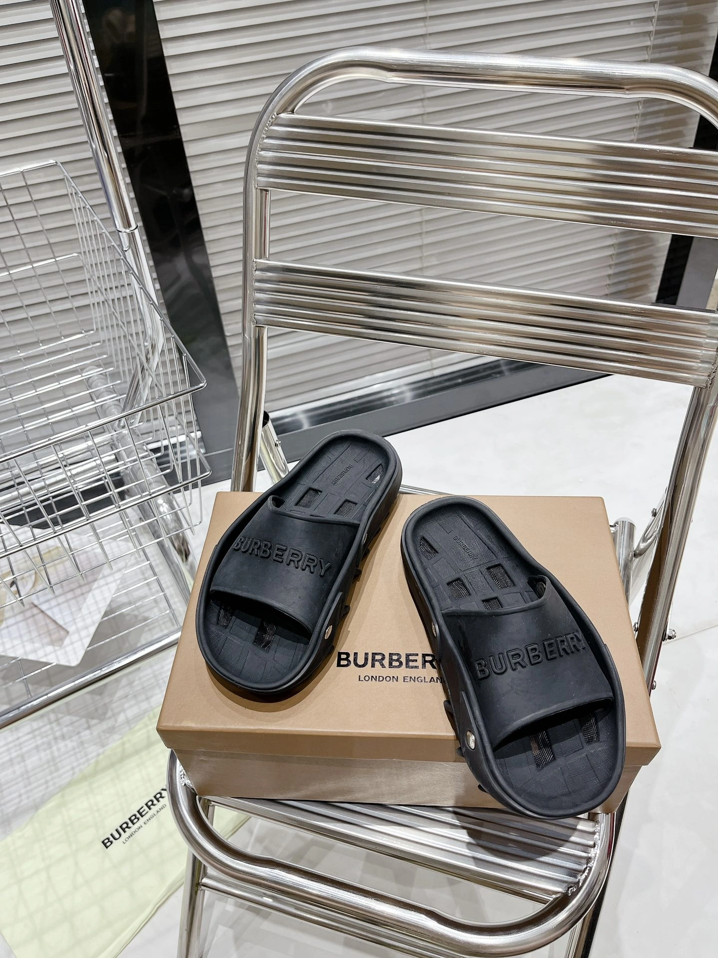 Efficient Women and Men B*urberry Top Slippers CL 20230820- 6114
