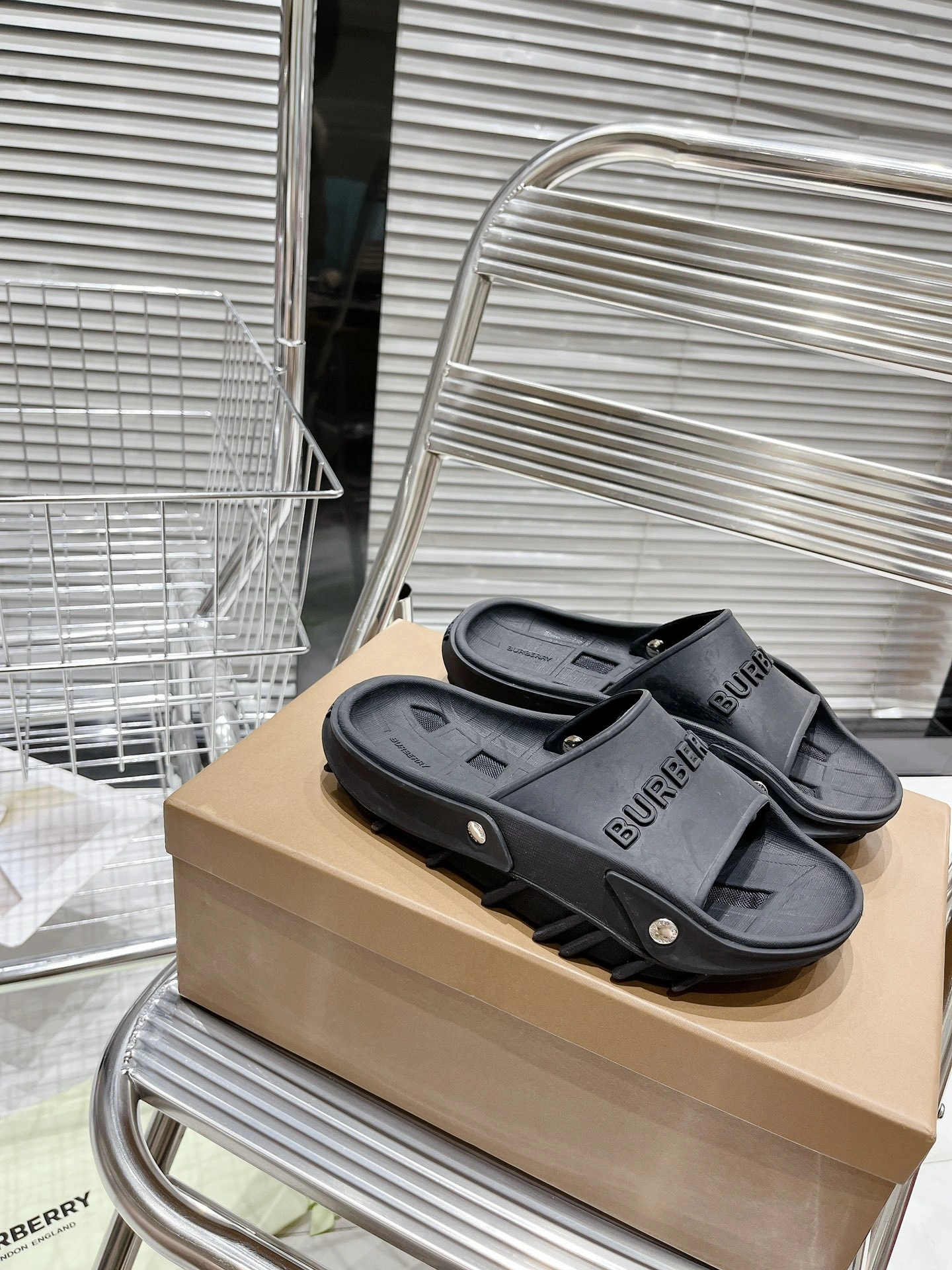 Efficient Women and Men B*urberry Top Slippers CL 20230820- 6114
