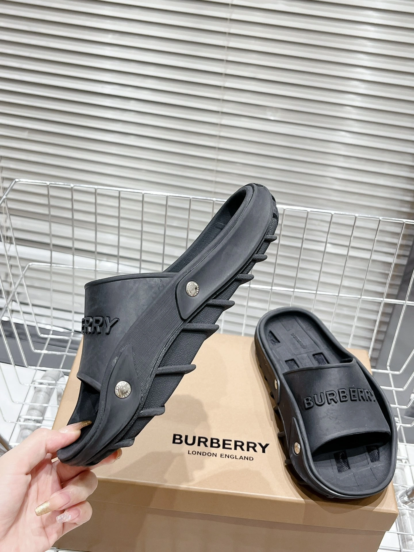 Efficient Women and Men B*urberry Top Slippers CL 20230820- 6114