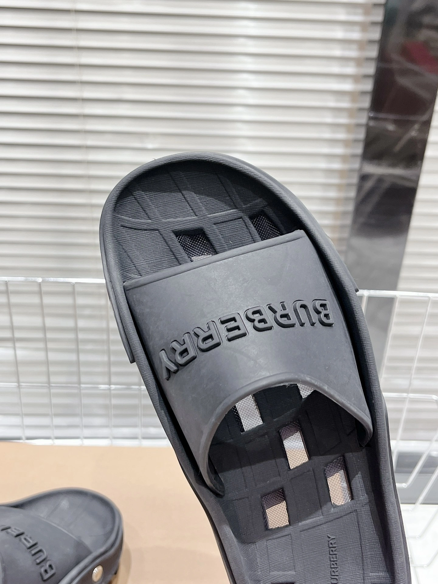 Efficient Women and Men B*urberry Top Slippers CL 20230820- 6114
