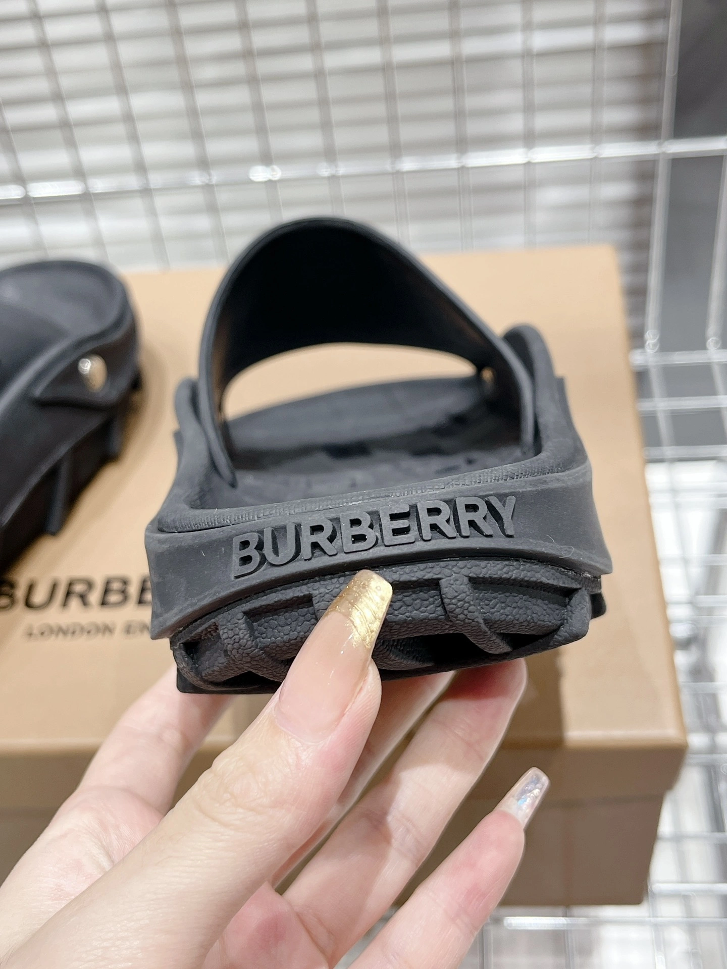 Efficient Women and Men B*urberry Top Slippers CL 20230820- 6114
