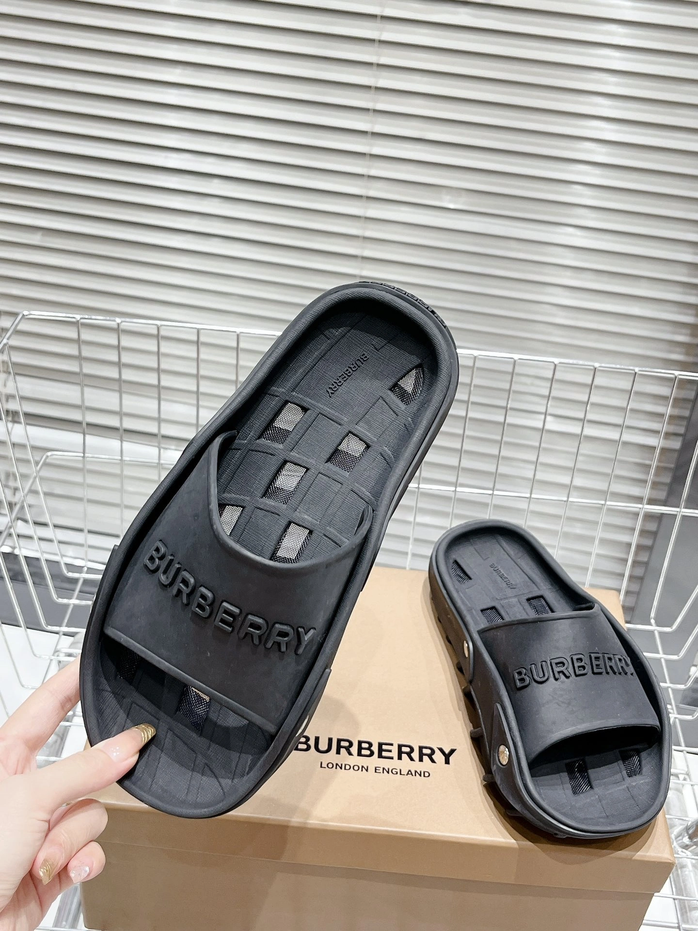 Efficient Women and Men B*urberry Top Slippers CL 20230820- 6114