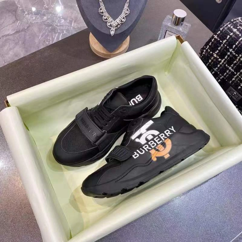 WellDesigned Women and Men B*urberry Top Sneaker CL 20230613- 6172