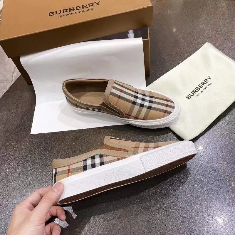Women and Men B*urberry Top Sneaker CL 20230820- FashionForward 6141