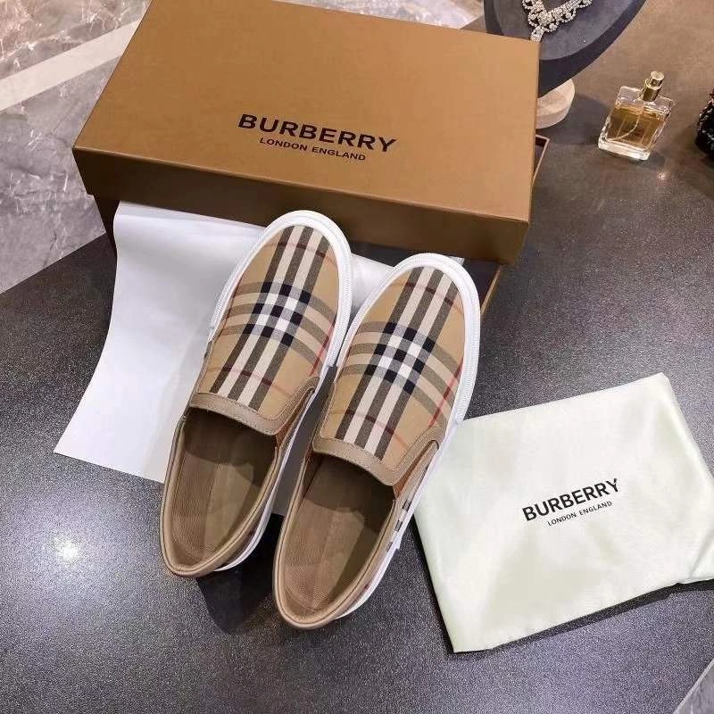 Women and Men B*urberry Top Sneaker CL 20230820- FashionForward 6141