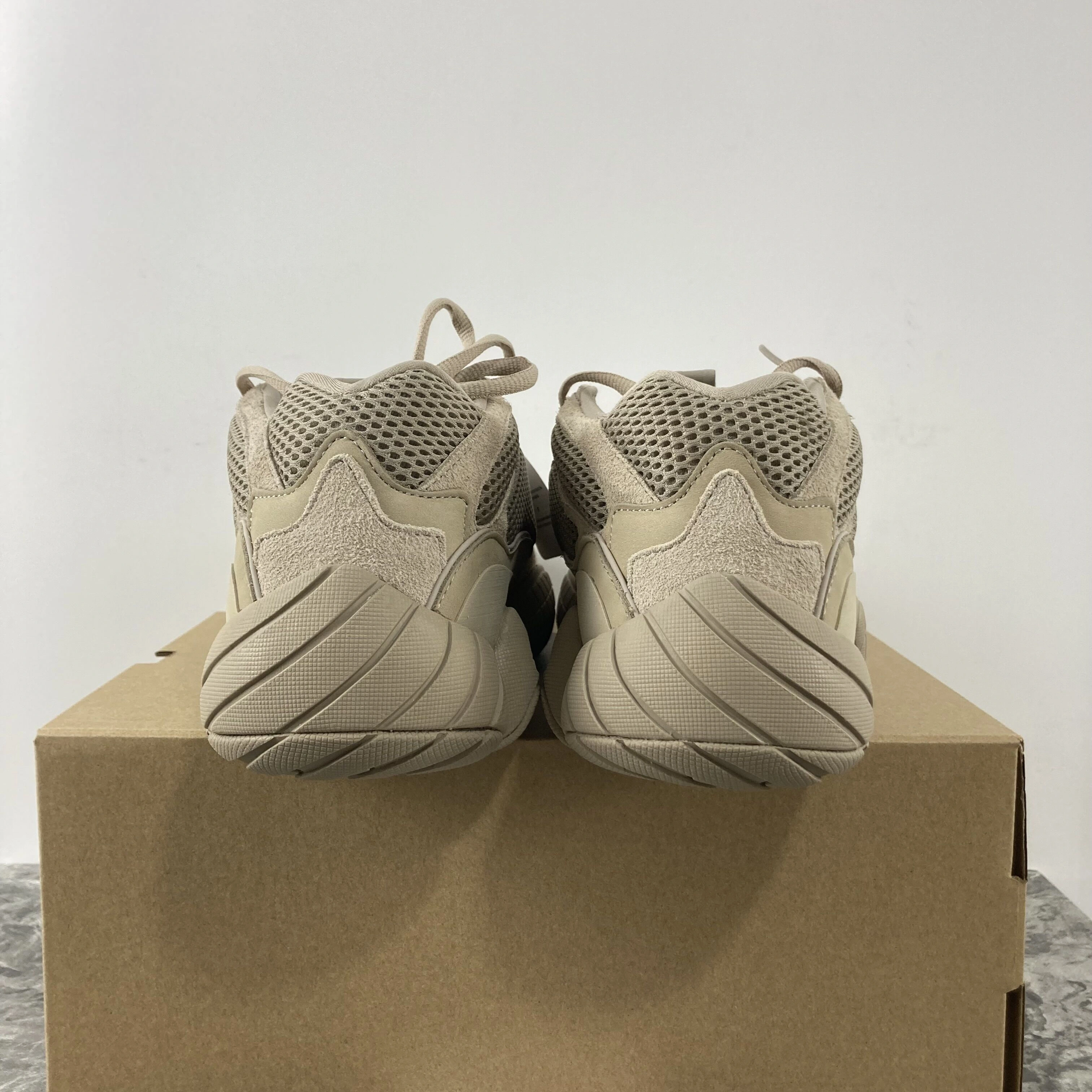 Yeezy 500 Taupe Light GX Effortless 2710